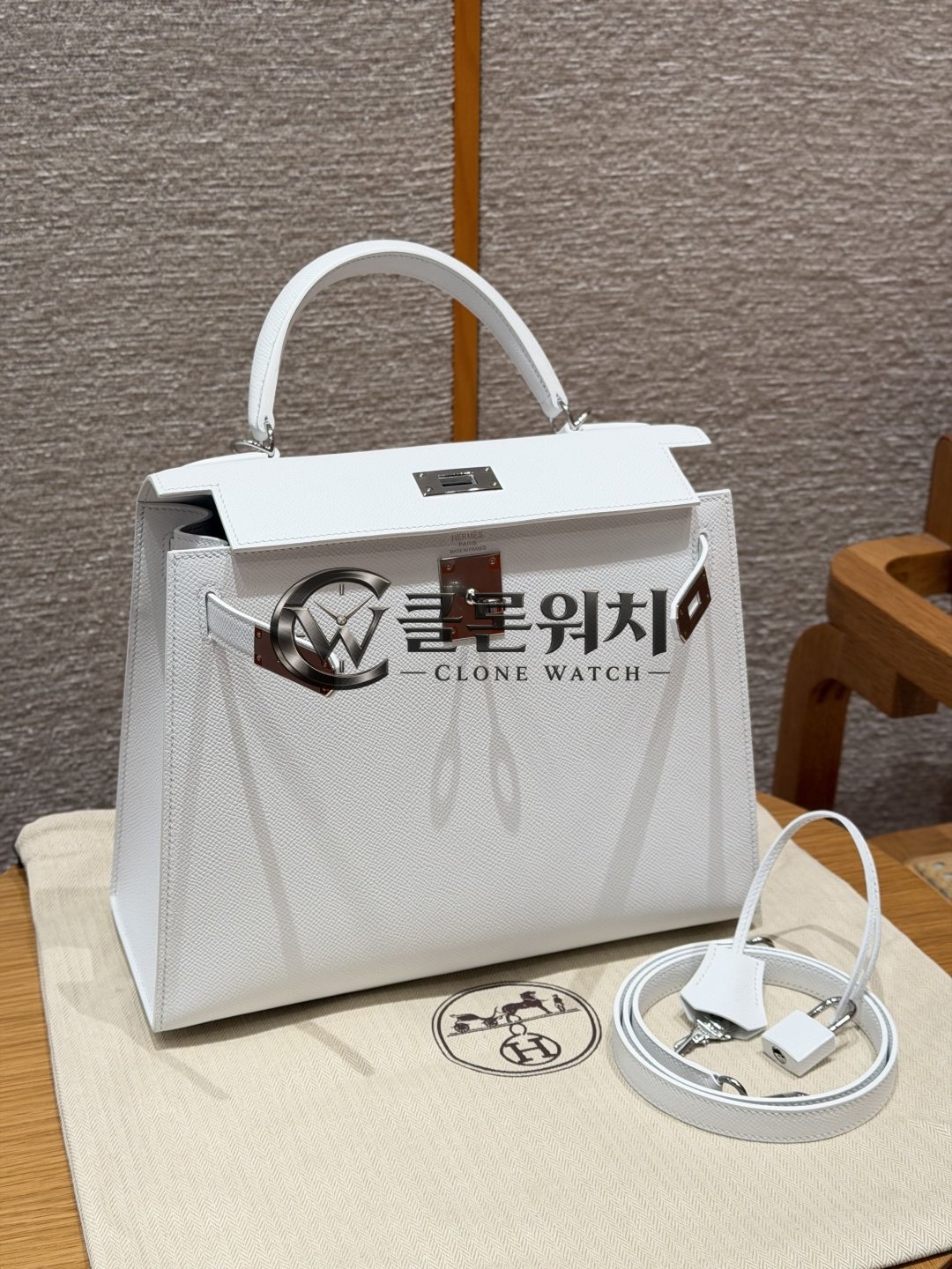 올수공 에르메스 켈리 28 Blanc 앱송 가죽 팔라듐 하드웨어