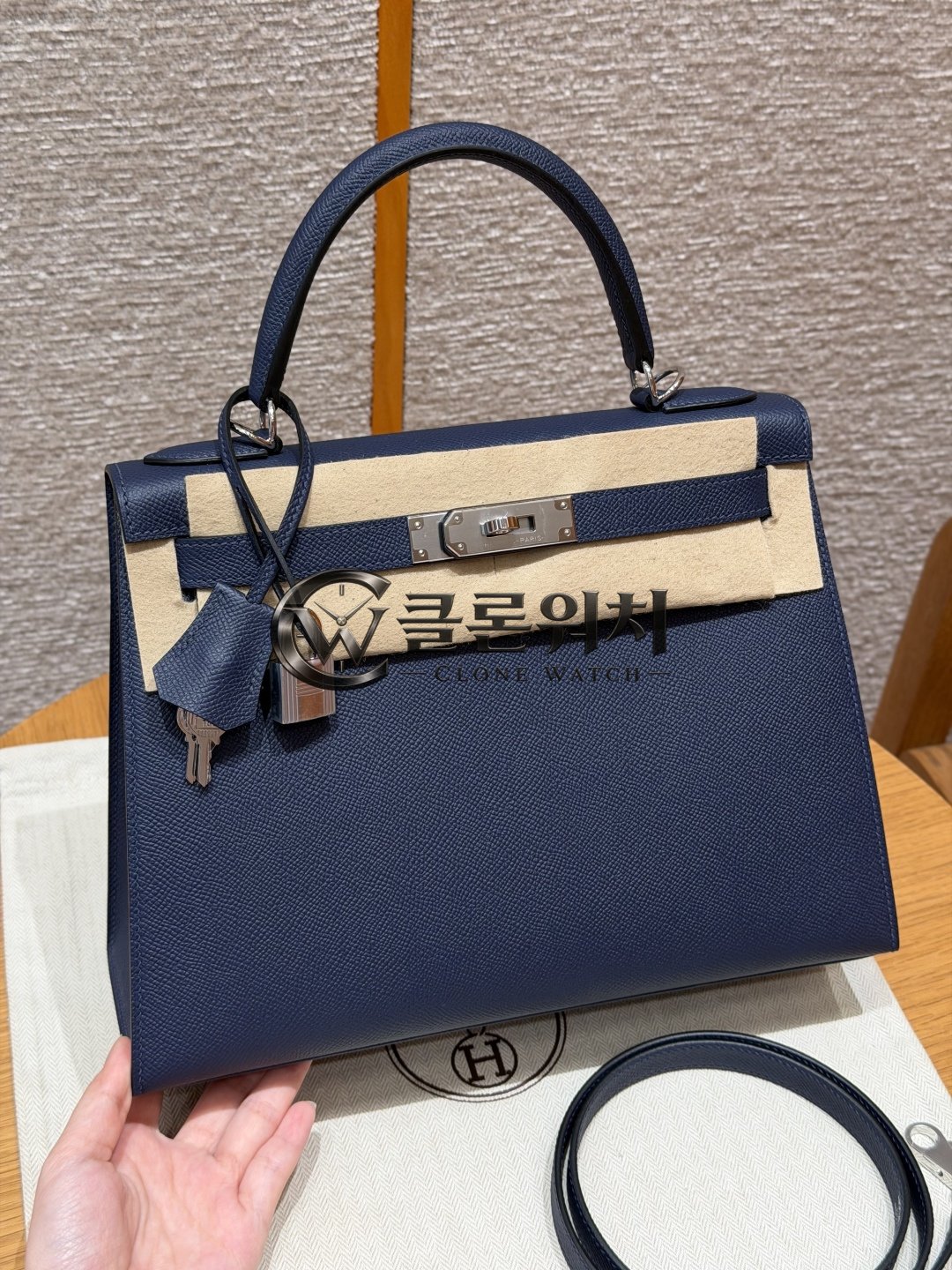 올수공 에르메스 켈리 28 Blue saphir 앱송 가죽 팔라듐 하드웨어