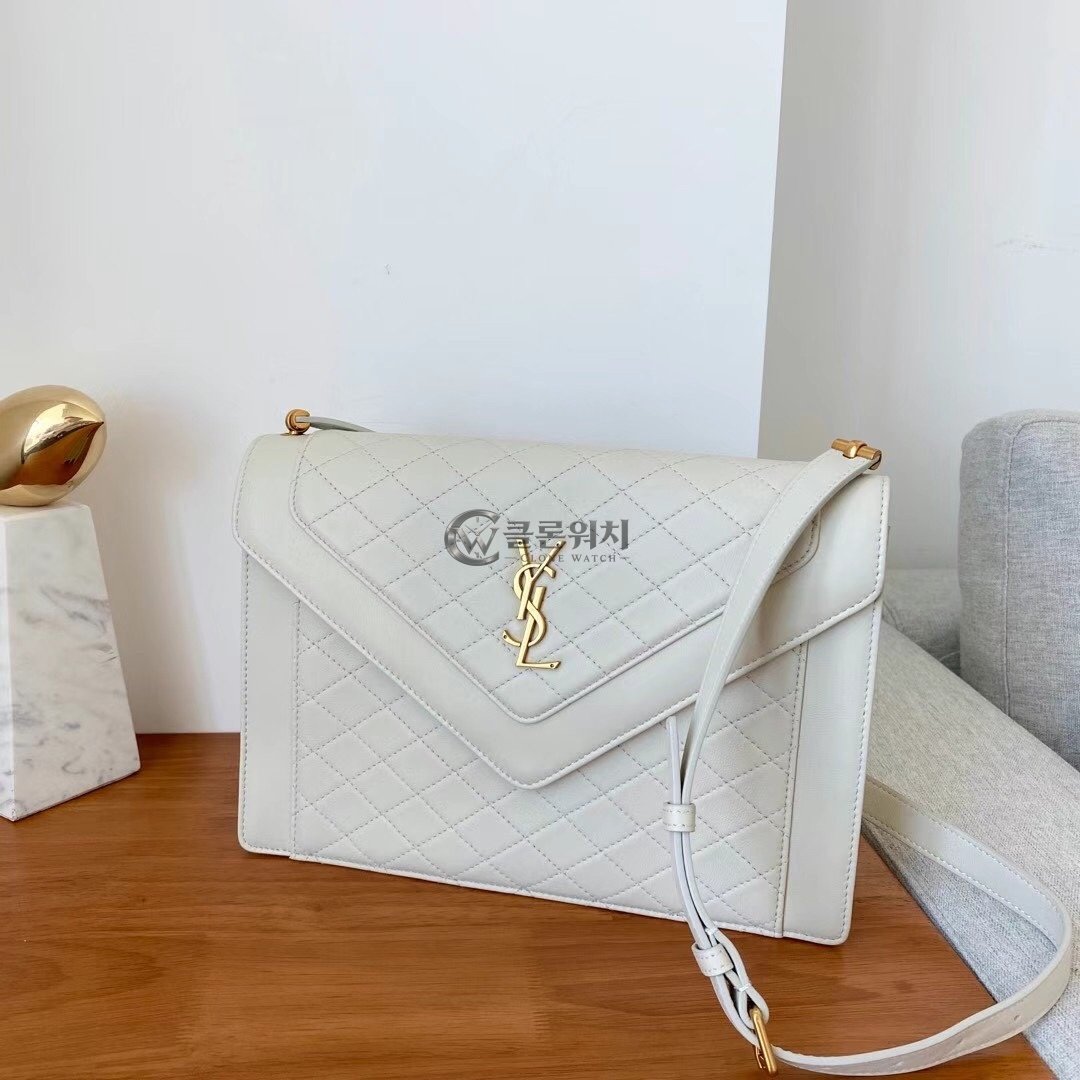 생로랑 Saint Laurent Medium Envelope Bag in Quilted Leather - White