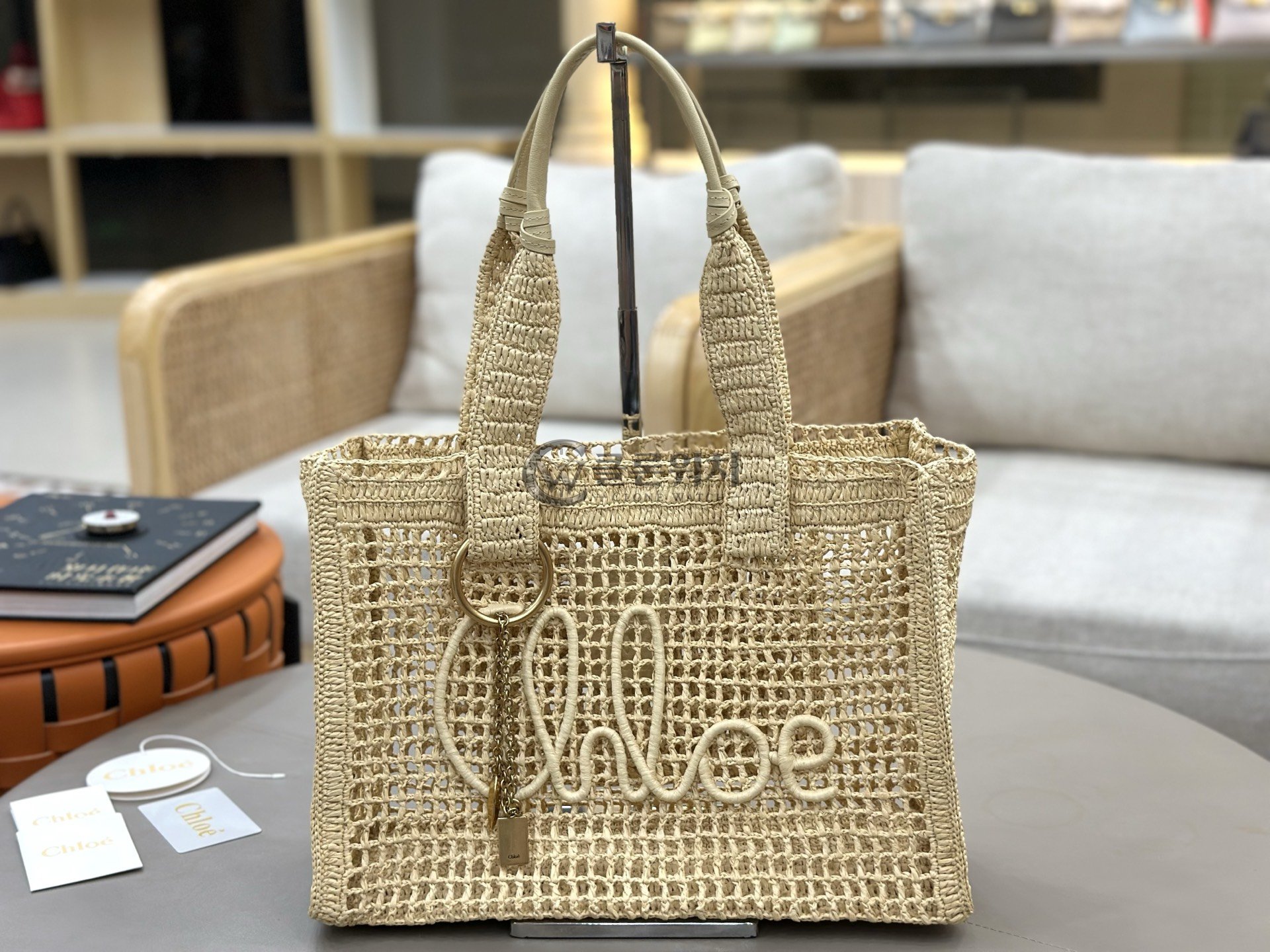 끌로에 Chloé Summer Banana Crochet Raffia Tote Bag Summery Beige
