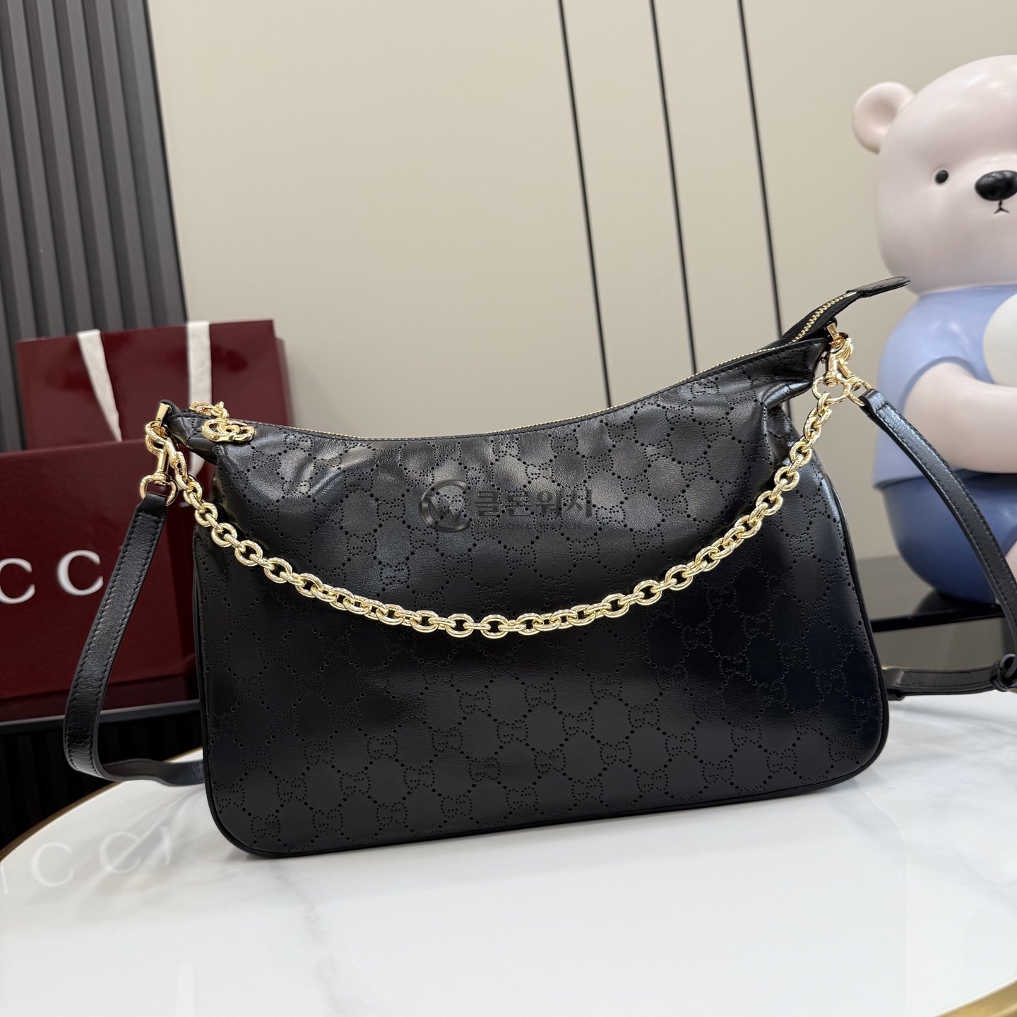 구찌 GUCCI Lady Lunetta Chain Small Shoulder Bag in Black Perforated GG Leather