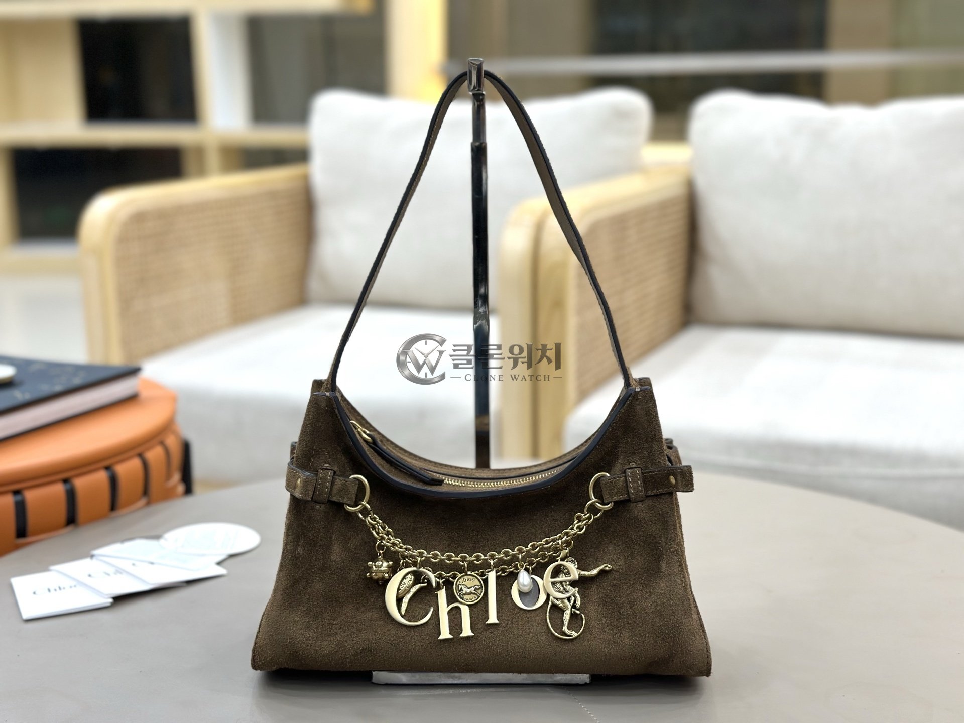 끌로에 Chloé Brown Suede Charms Shoulder Bag