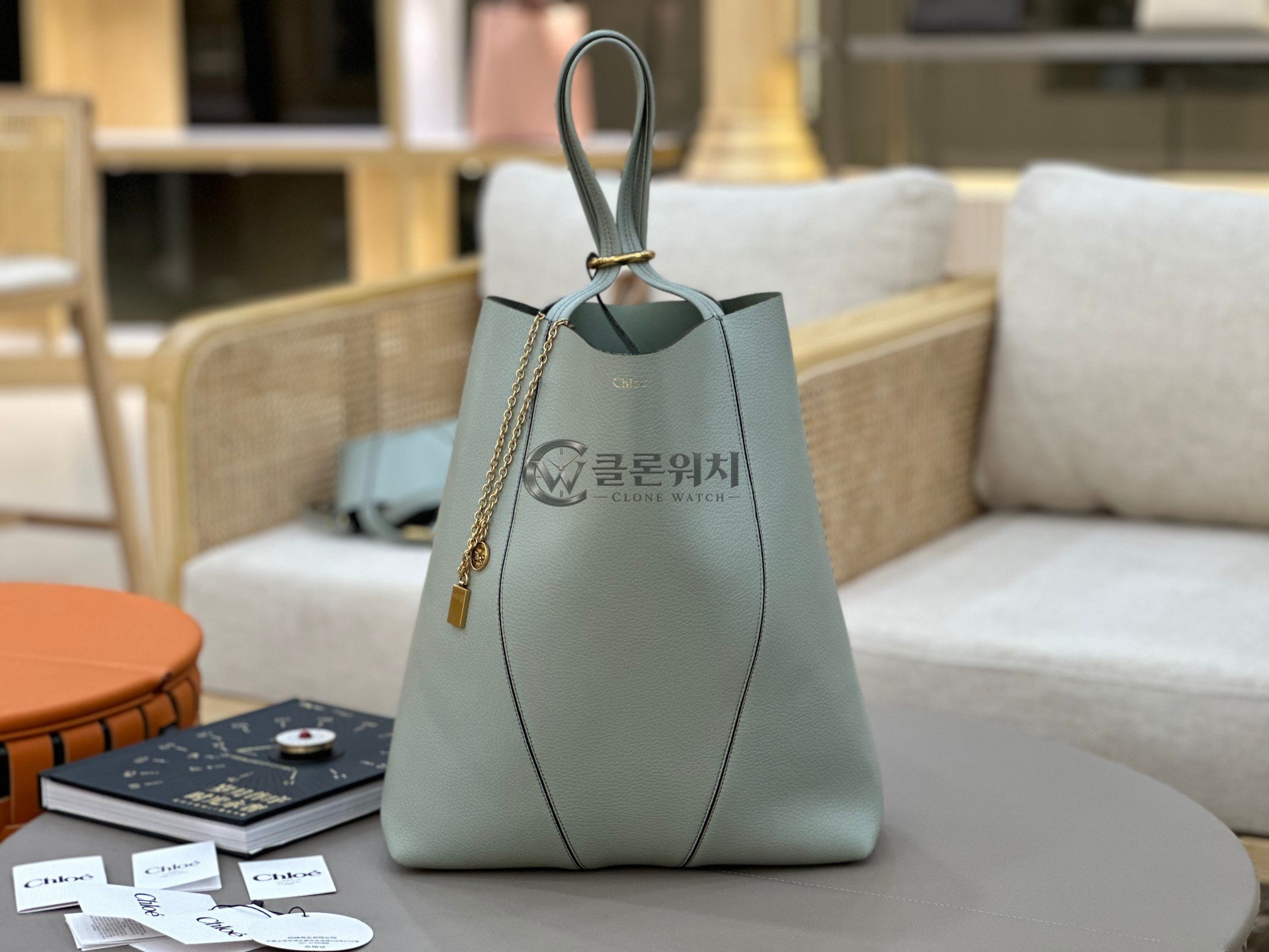 끌로에 라지 스핀 토트백 그레인드 레더 알로에 그린