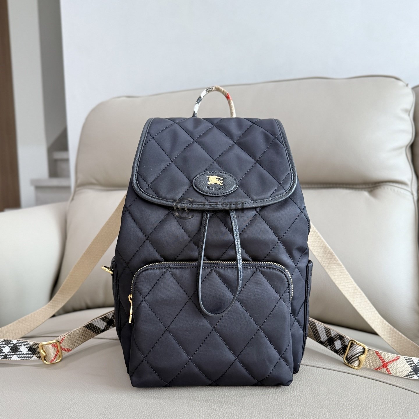버버리 Burberry Black Horseshoe Backpack