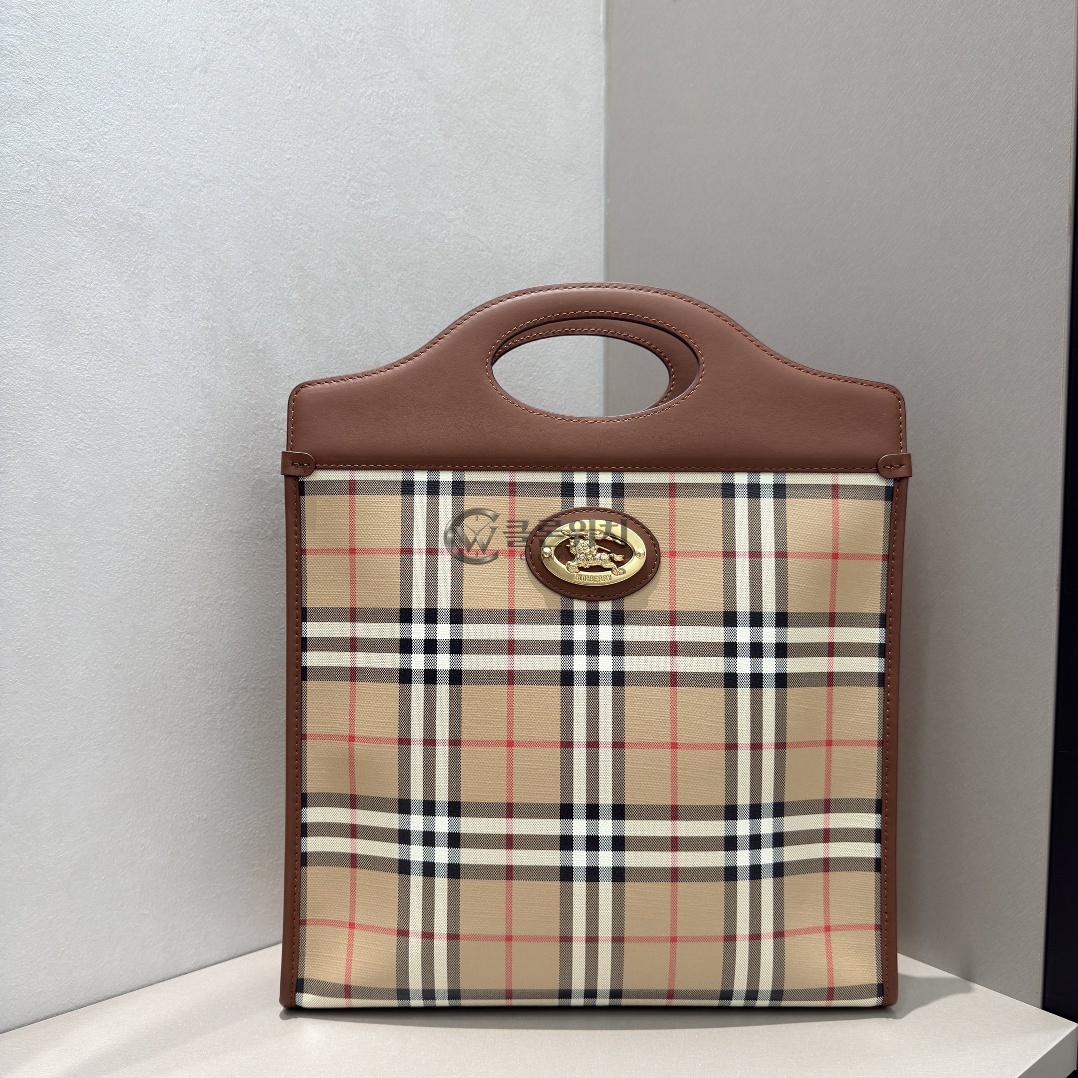버버리 Burberry Vintage Check Top Handle Bag Archive beige and brown