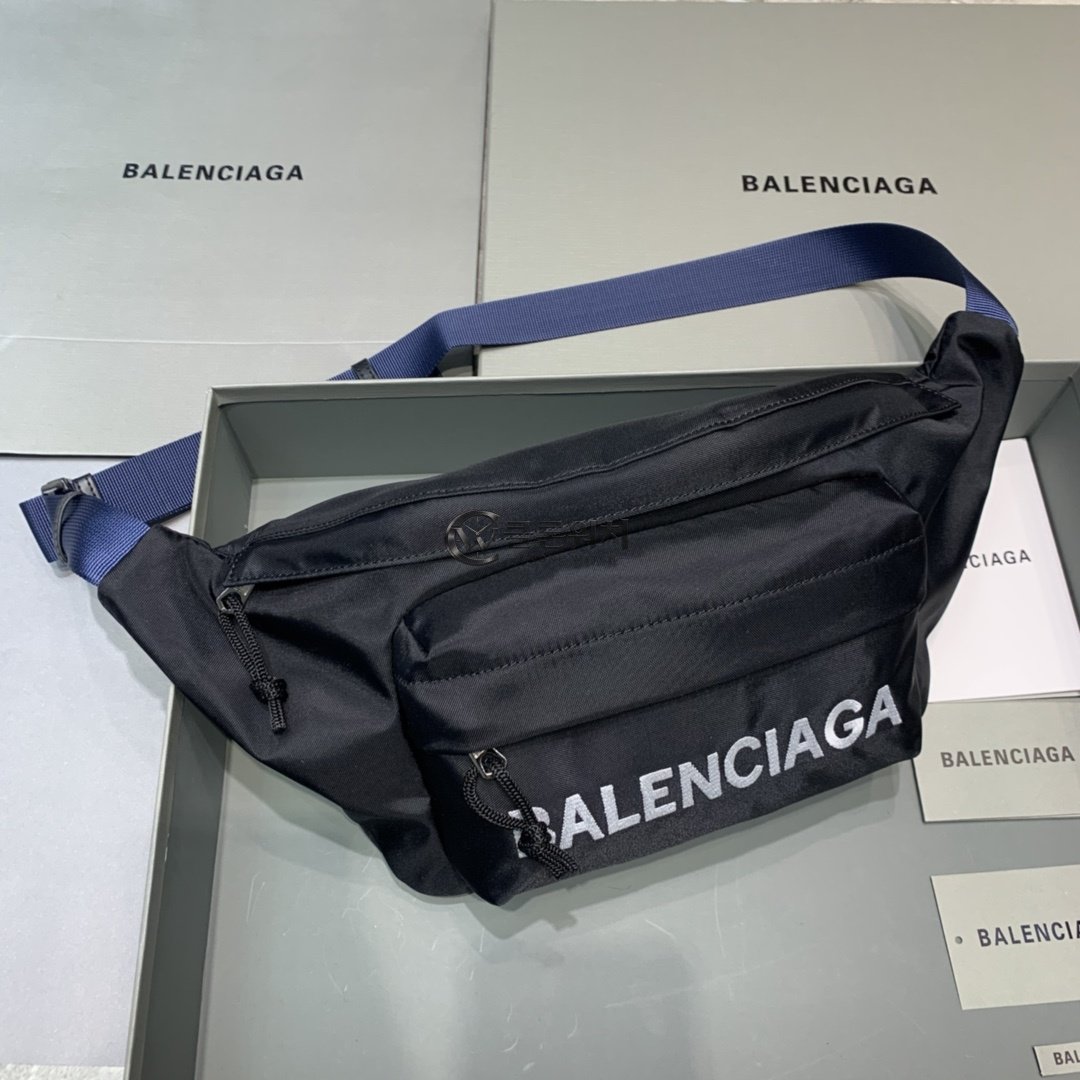 발렌시아가 Balenciaga Black Explorer Beltpack