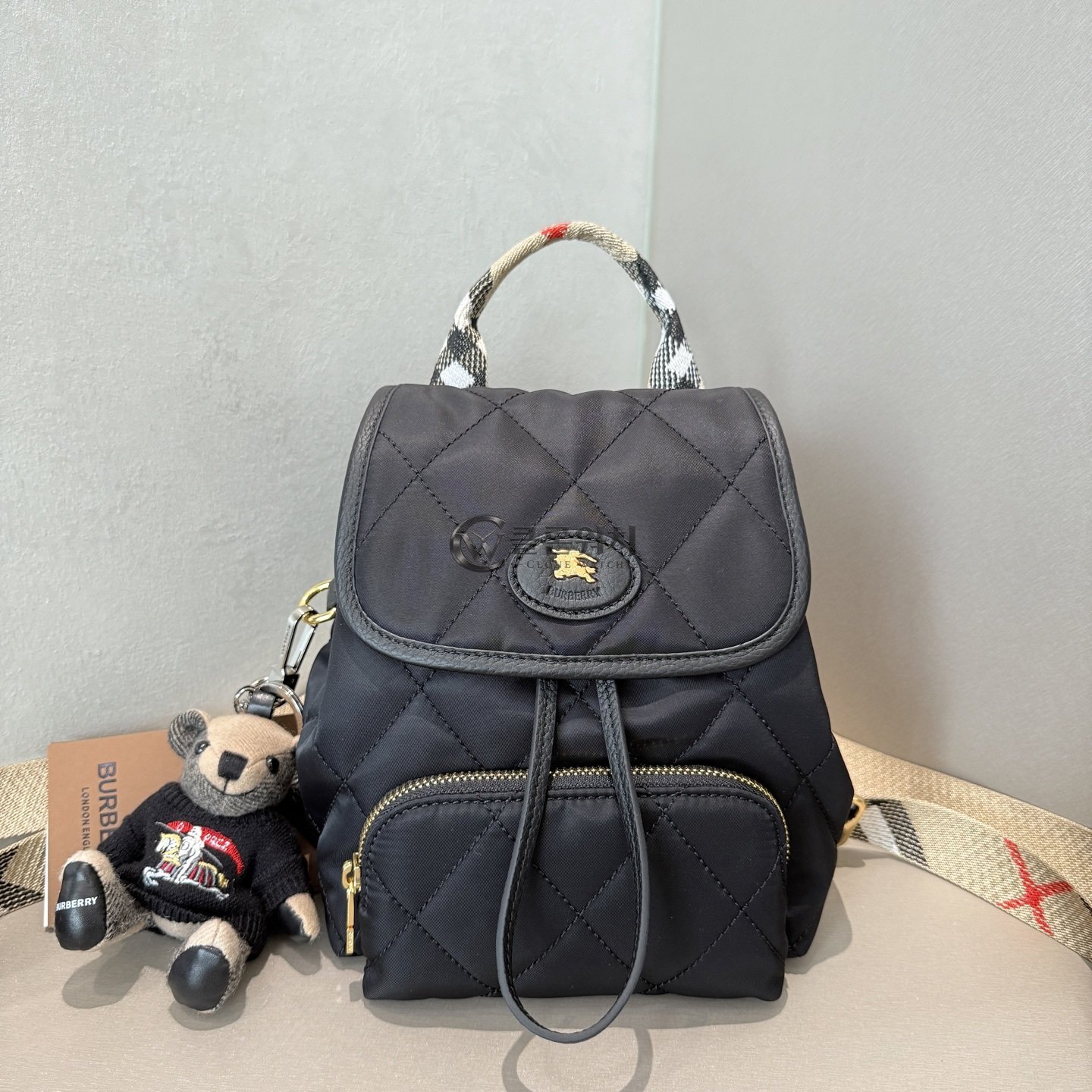 버버리 Burberry Black Horseshoe Quilted Backpack