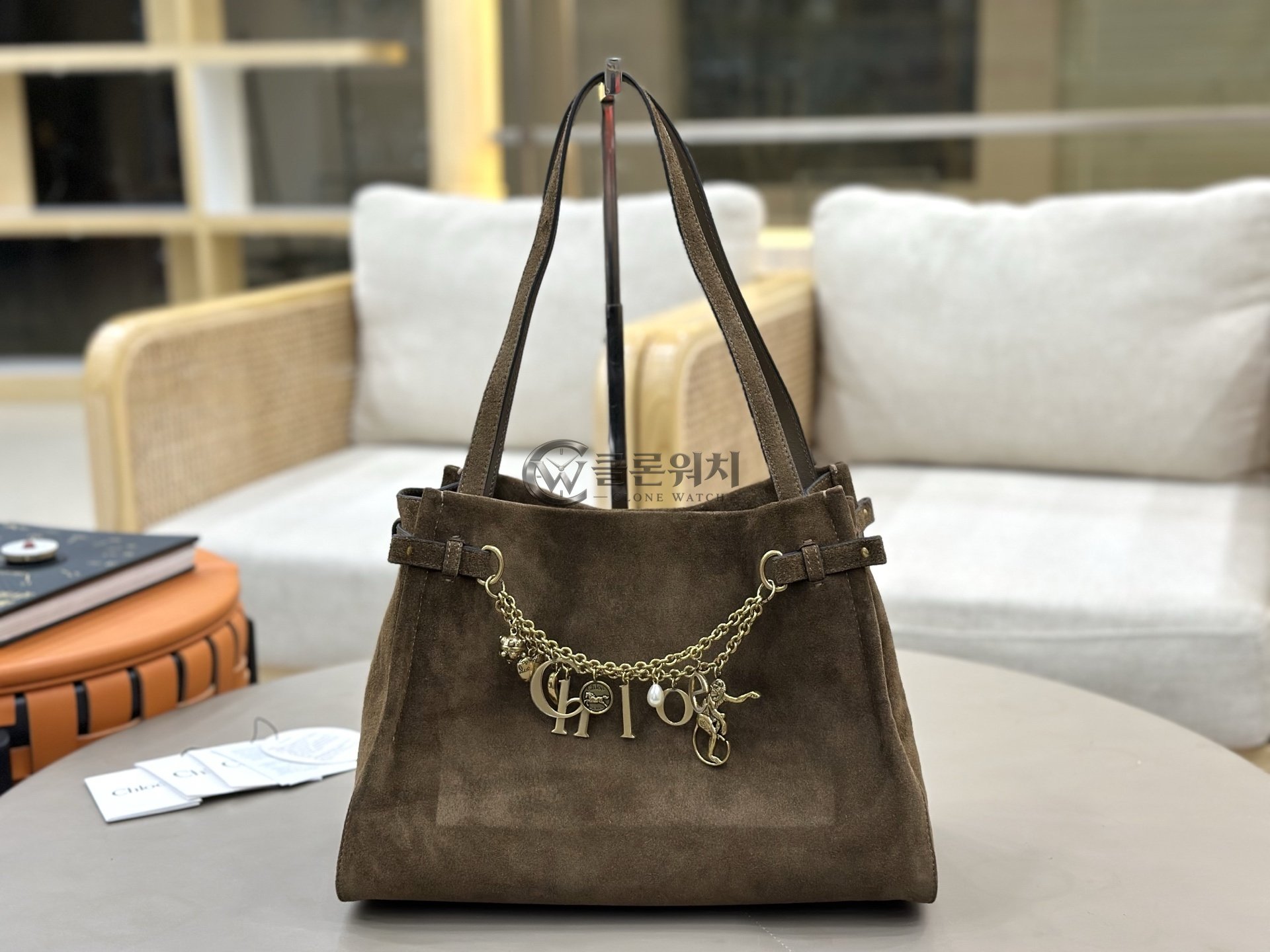 끌로에 Chloé Large Spin Tote Bag in Brown Suede