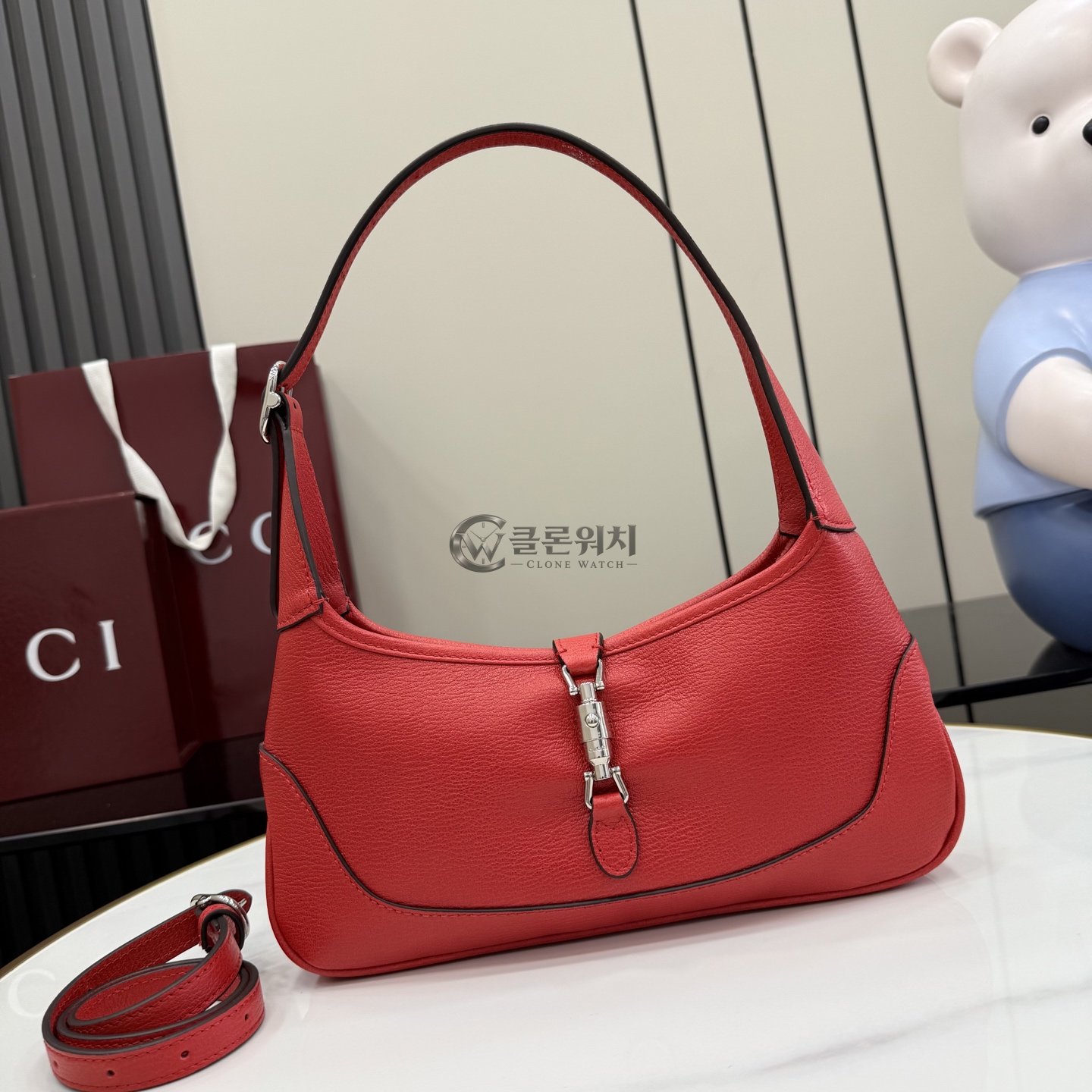 구찌 GUCCI Jackie Slim Textured-Leather Shoulder Bag in Red