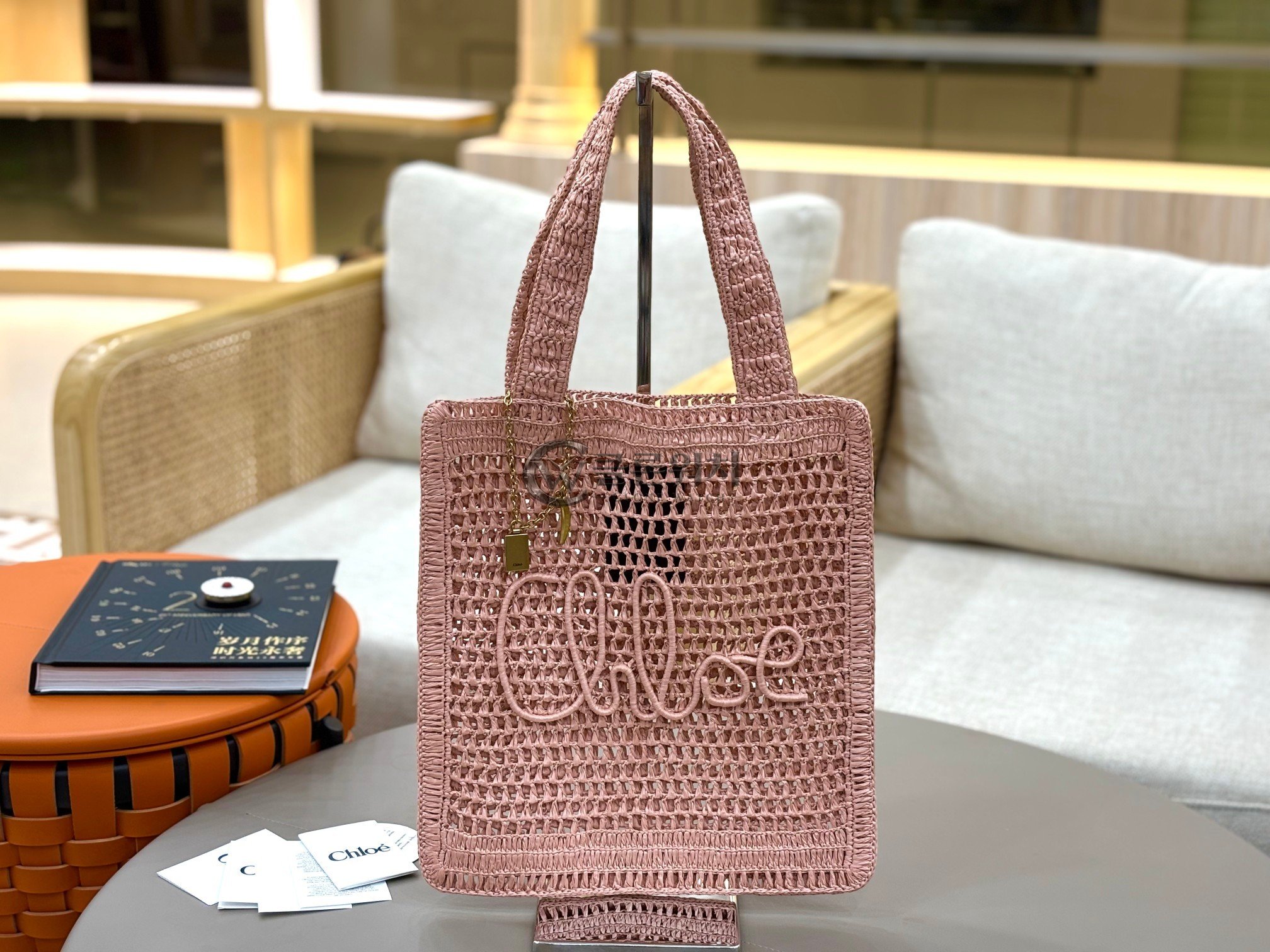 끌로에 Chloé Pink Summer Banana Crocheted Tote Bag
