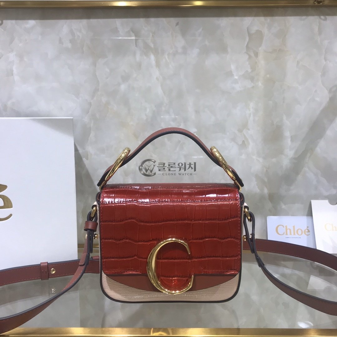 끌로에 레드 크로커다일 엠보싱 미니 C 플랩백