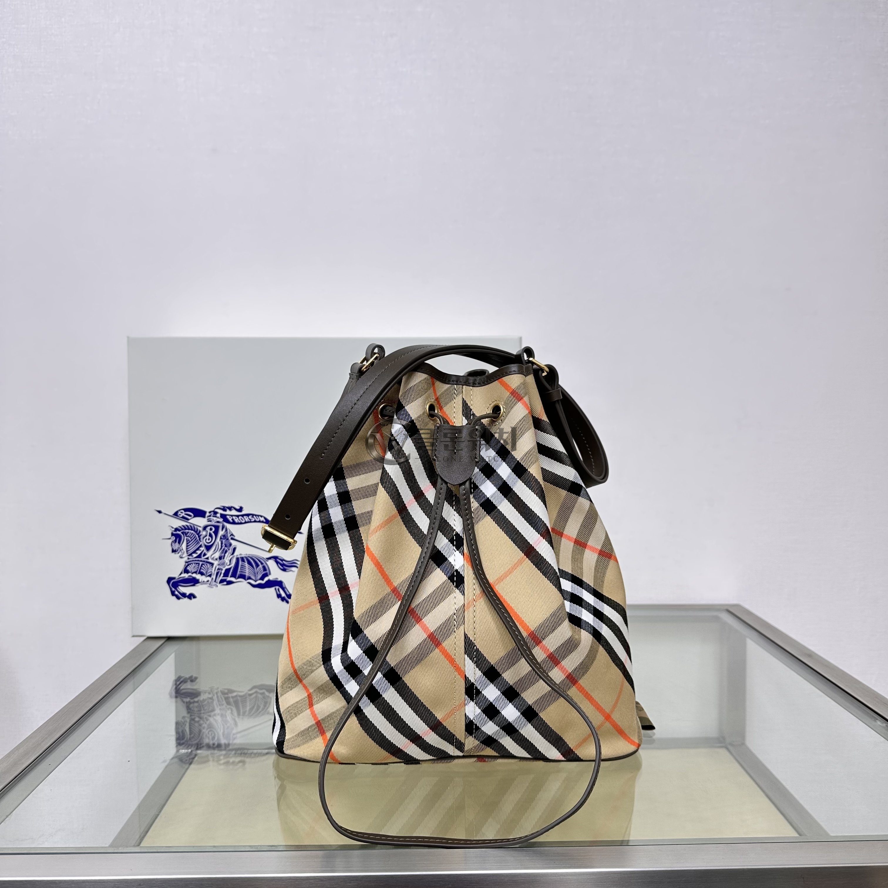 버버리 Burberry Vintage Check Drawstring Bucket Bag in Archive Beige