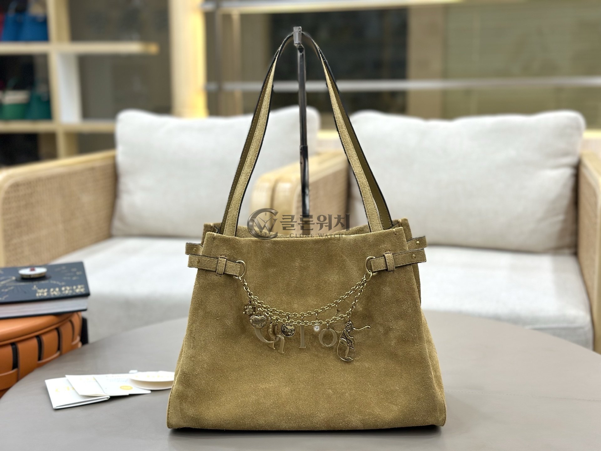 끌로에 Chloé Large Spin Suede Tote Bag in Brown