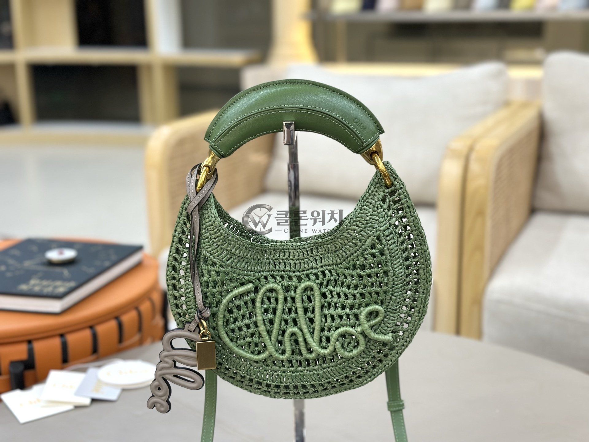 끌로에 Chloé Small Crochet Hobo Bag in Green