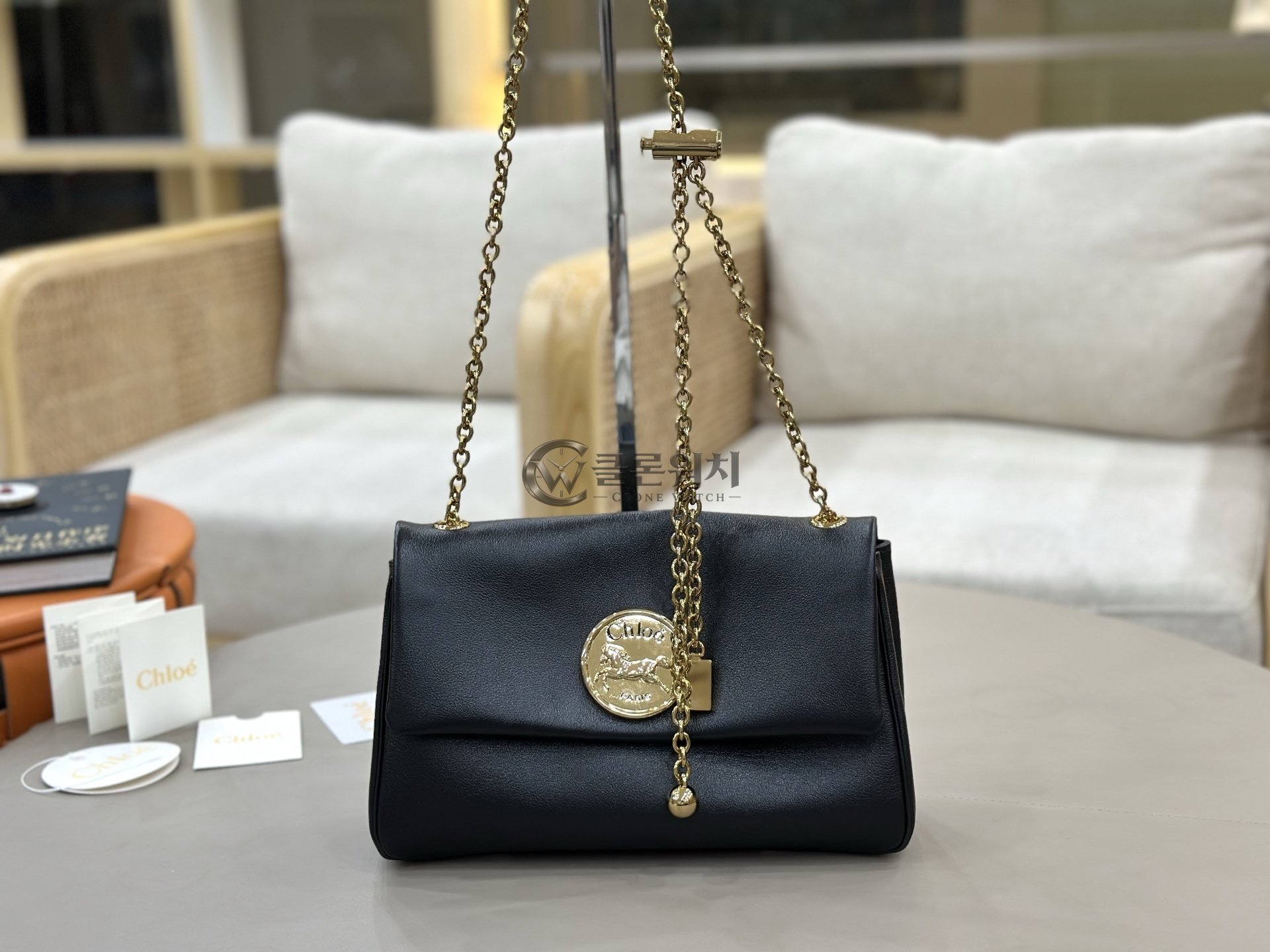 끌로에 Chloé Heritage Medallion Shoulder Bag – Black