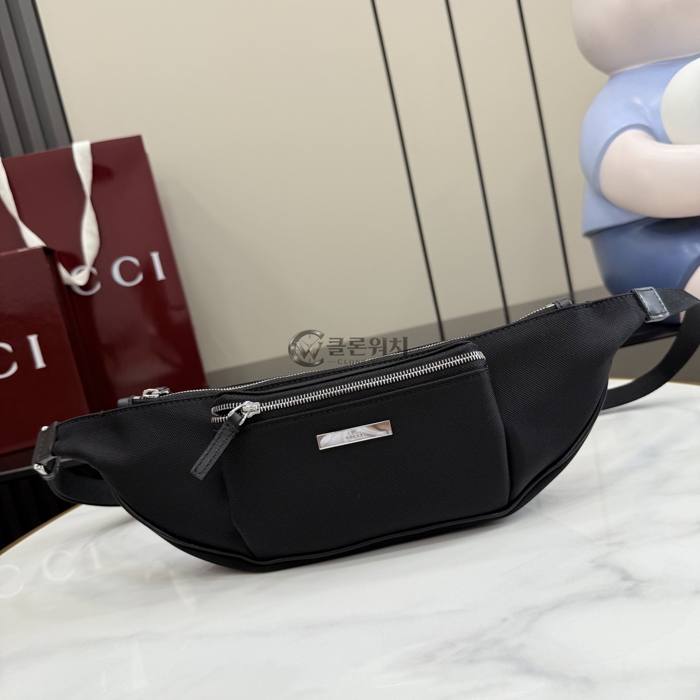 구찌 GUCCI Flatpack Small Belt Bag in Black