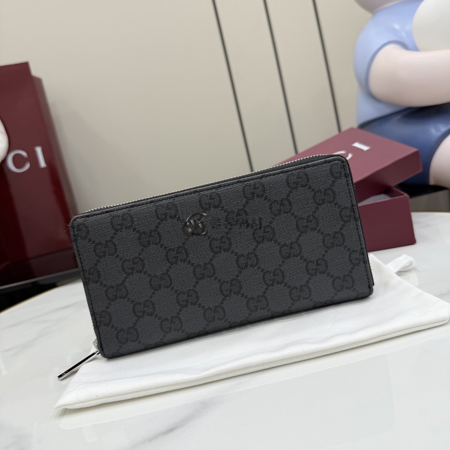 구찌 GUCCI Essence Classic Zip-Around Wallet in Black GG Canvas