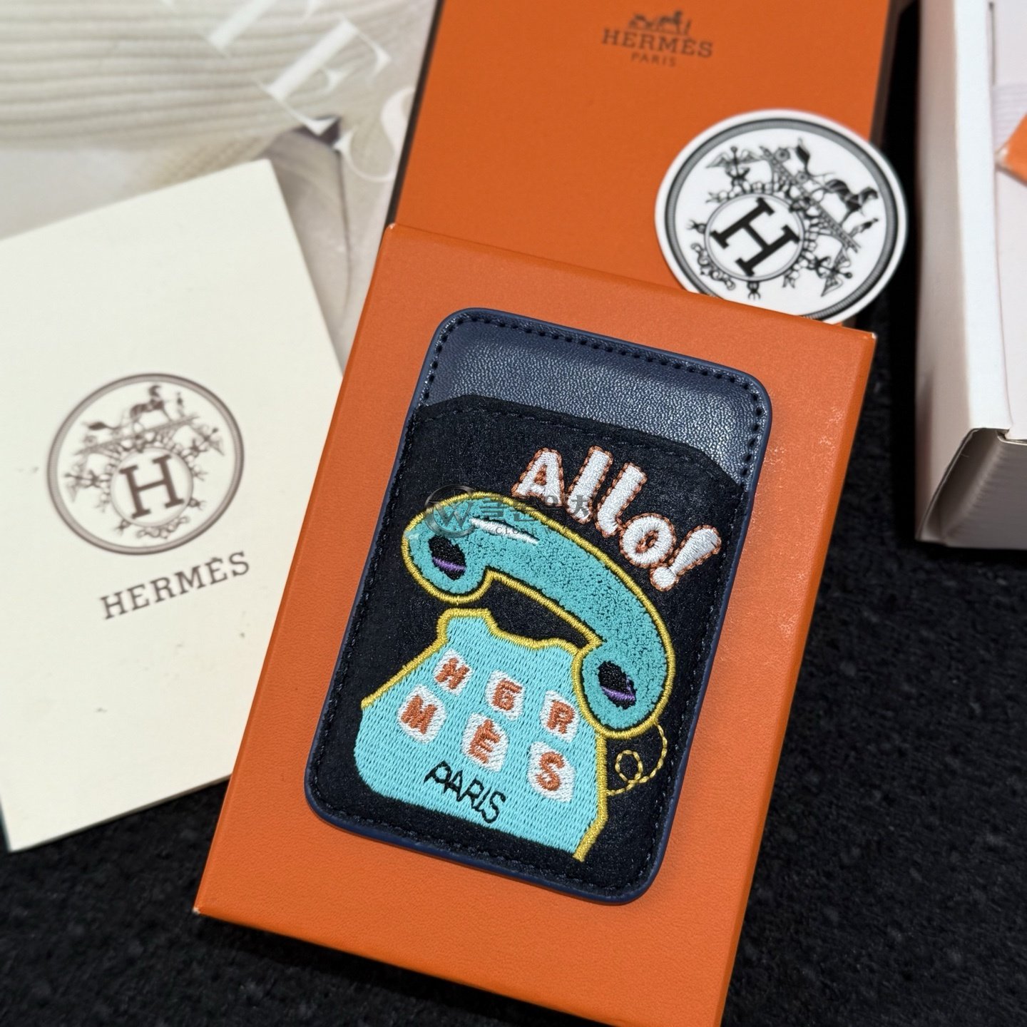 에르메스 Hermes “Allo!” MagSafe Card Holder, Navy/Multi-color