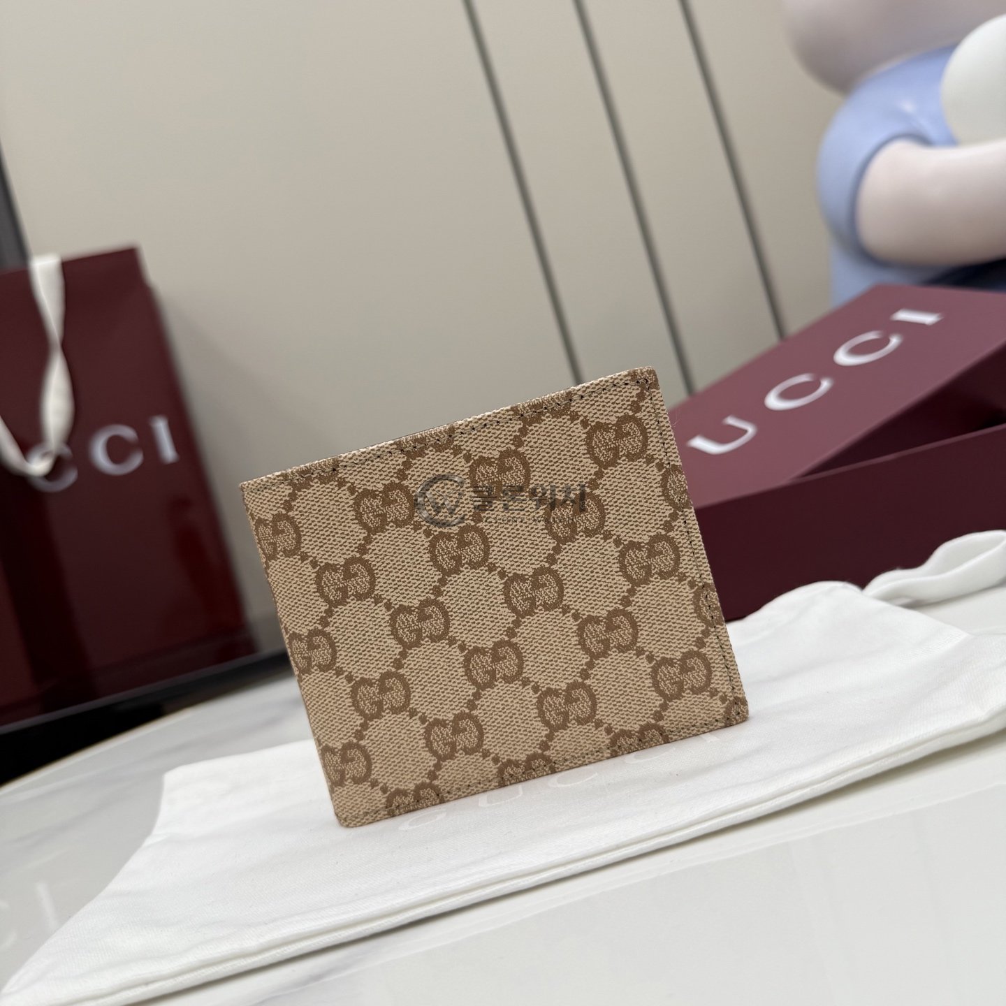 구찌 Gucci GG Supreme Canvas Bifold Wallet – Beige and Ebony Beige and brown