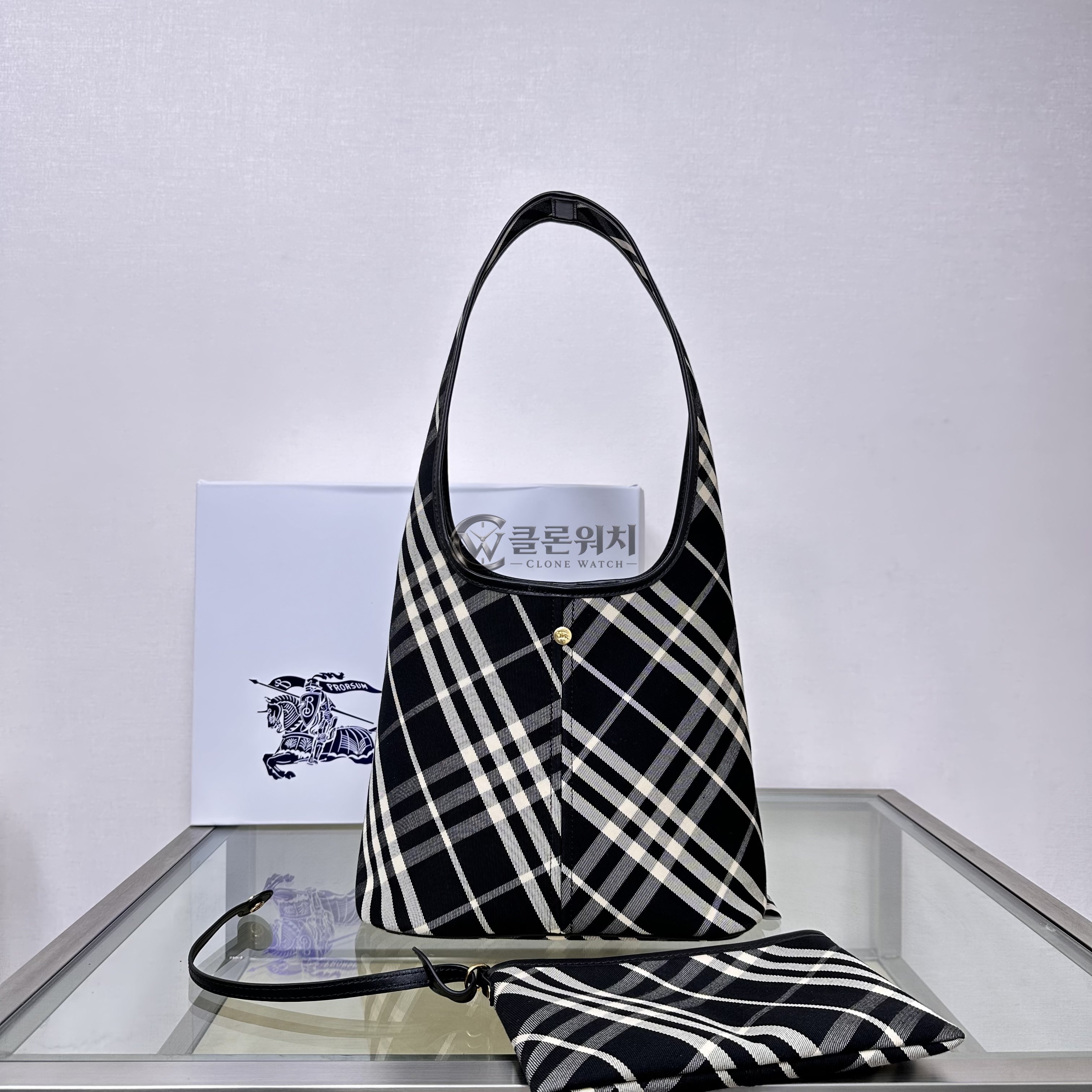 버버리 Burberry Black Check Hobo Shoulder Bag