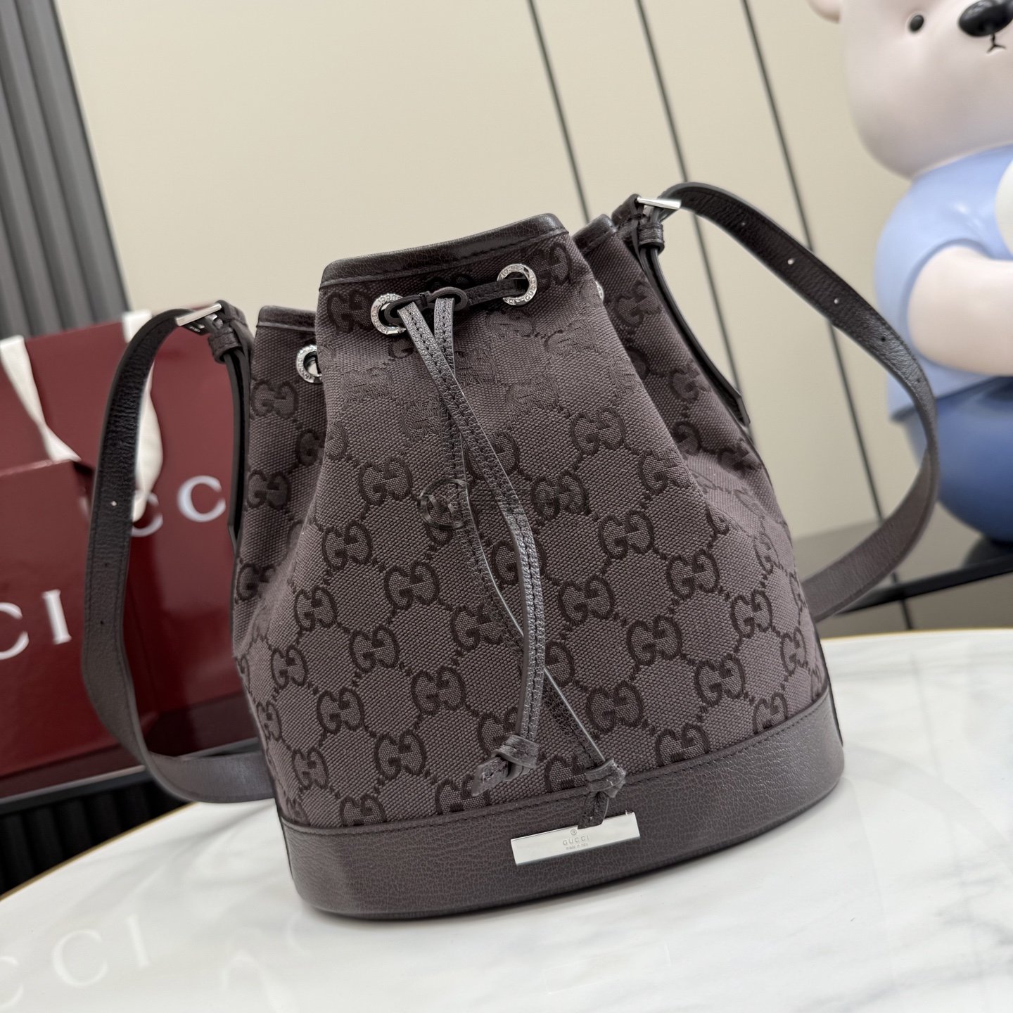 구찌 Gucci GG Canvas Drawstring Bucket Bag in Dark Brown