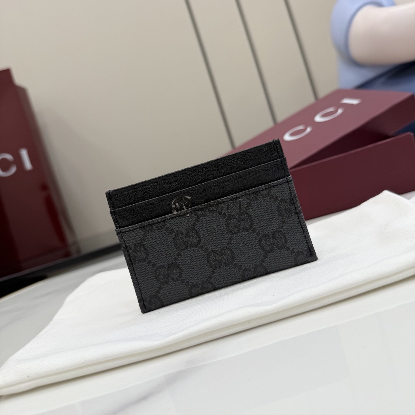 구찌 GUCCI GG Supreme Card Case in Black