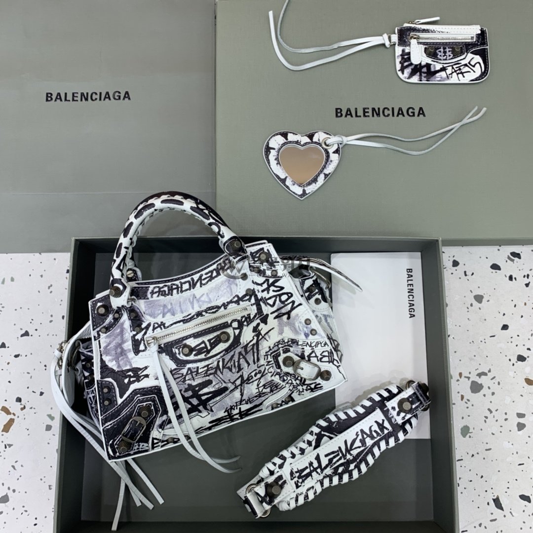 발렌시아가 Balenciaga Le City Small Graffiti Bag in White and Black White/Black