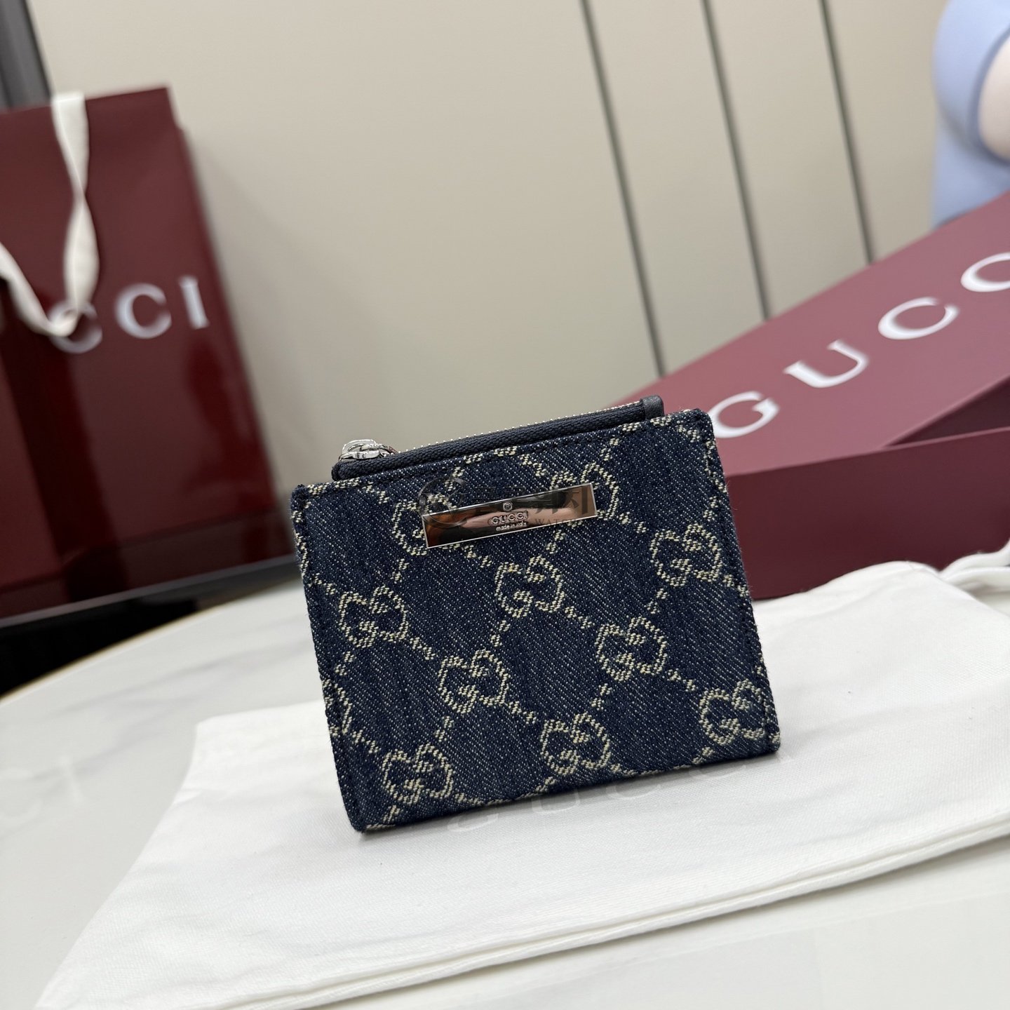 구찌 Gucci Small Wallet with Gucci Plaque in Black GG Denim