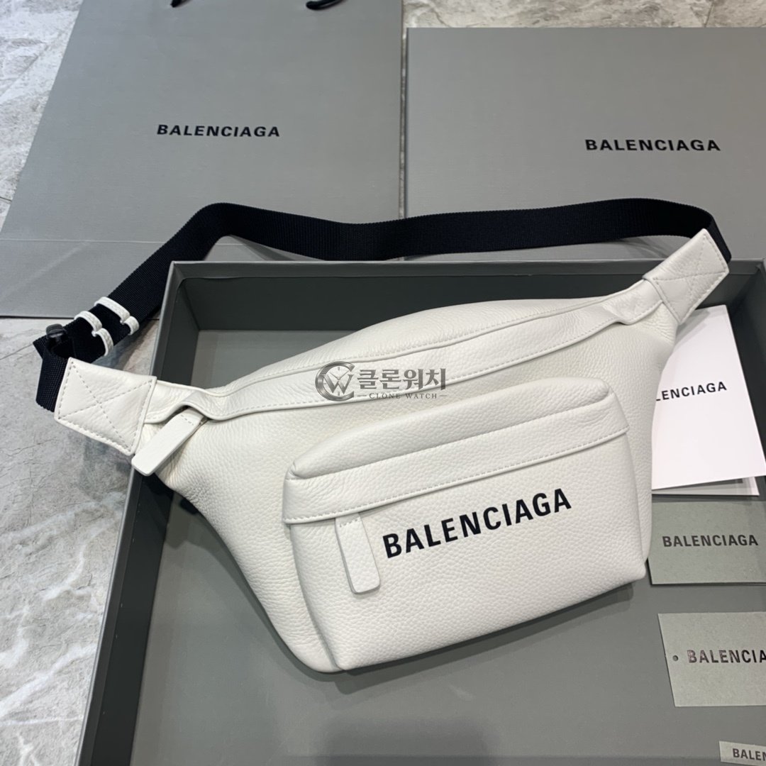 발렌시아가 Balenciaga Everyday Beltpack in White