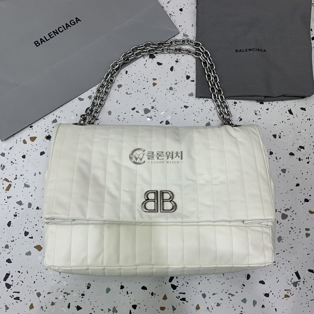 발렌시아가 Balenciaga Monaco Large Quilted Shoulder Bag in White