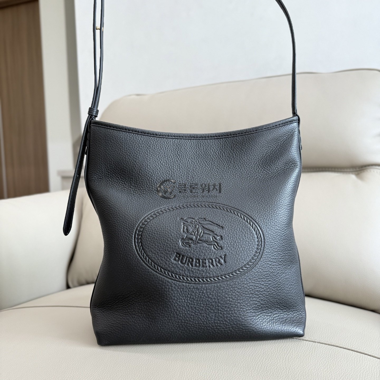 버버리 Burberry Leather Shoulder Bag Black