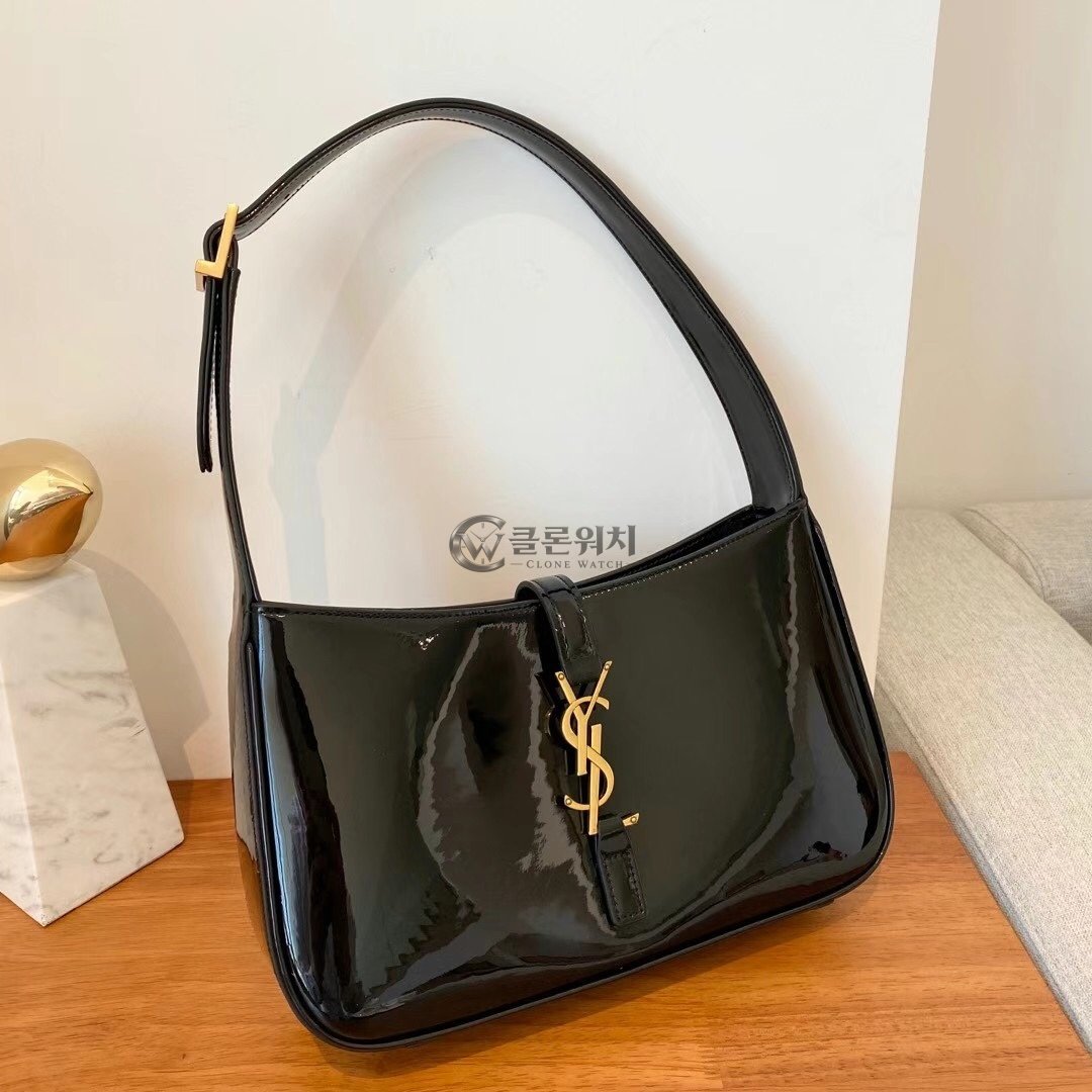 생로랑 Saint Laurent Le 5 à 7 Supple Small Bag in Black Patent Leather