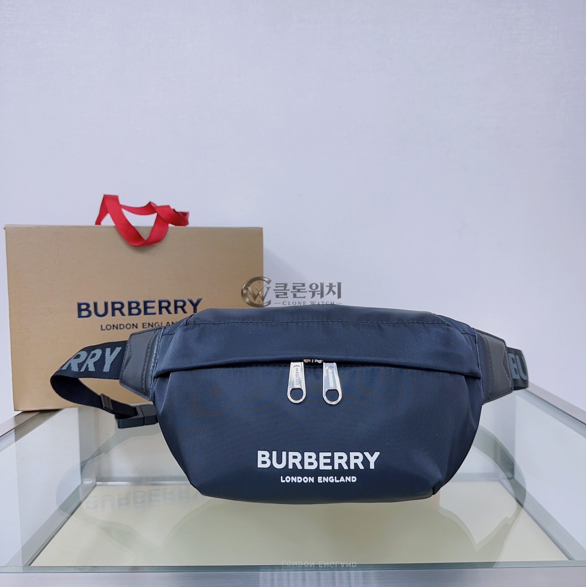 버버리 Burberry Logo Belt Bag in Black