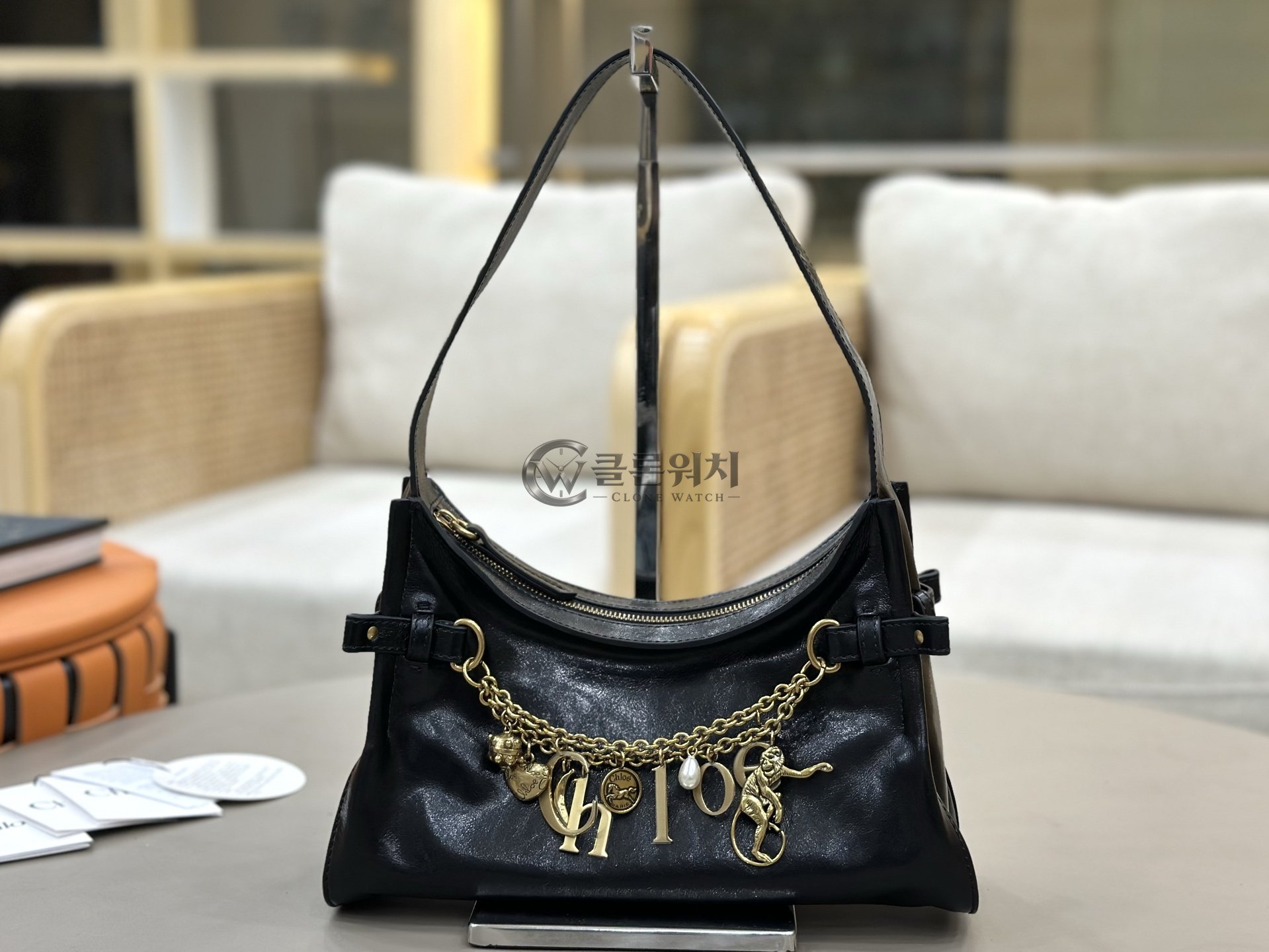 끌로에 Chloé Small Icons Shoulder Bag with Chain in Black