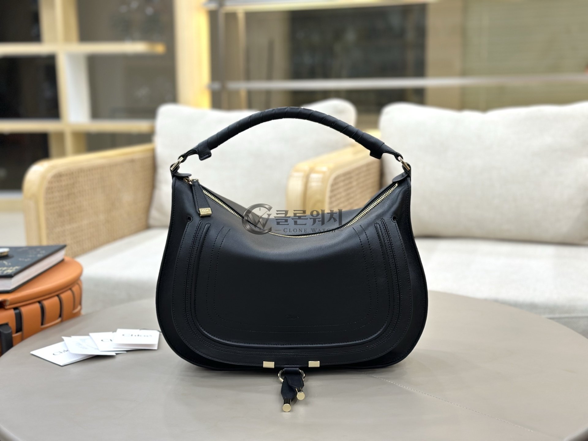 끌로에 Chloé Marcie Hobo Bag in Black Leather