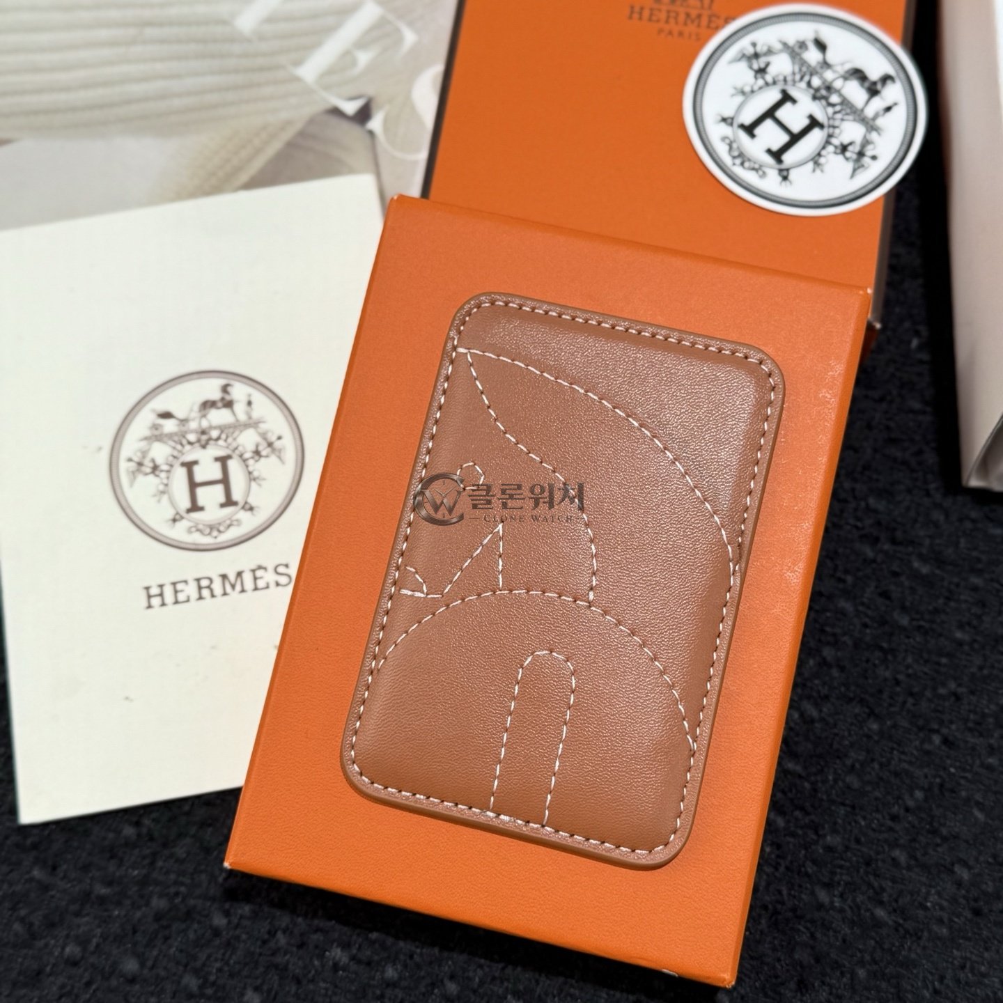 에르메스 Hermes Horse MagSafe Card Holder - Gold