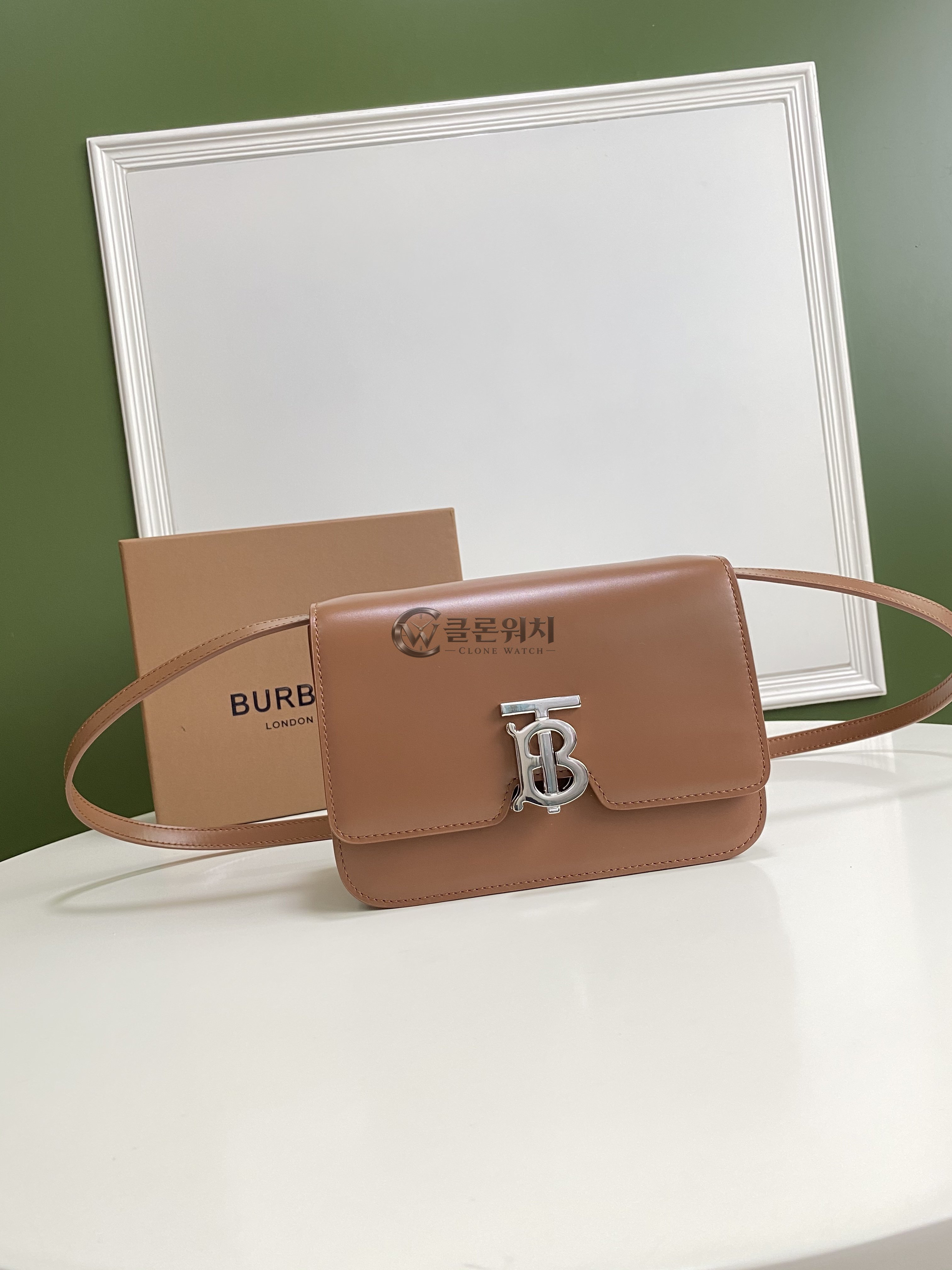 버버리 Burberry Small TB Bag in Tan