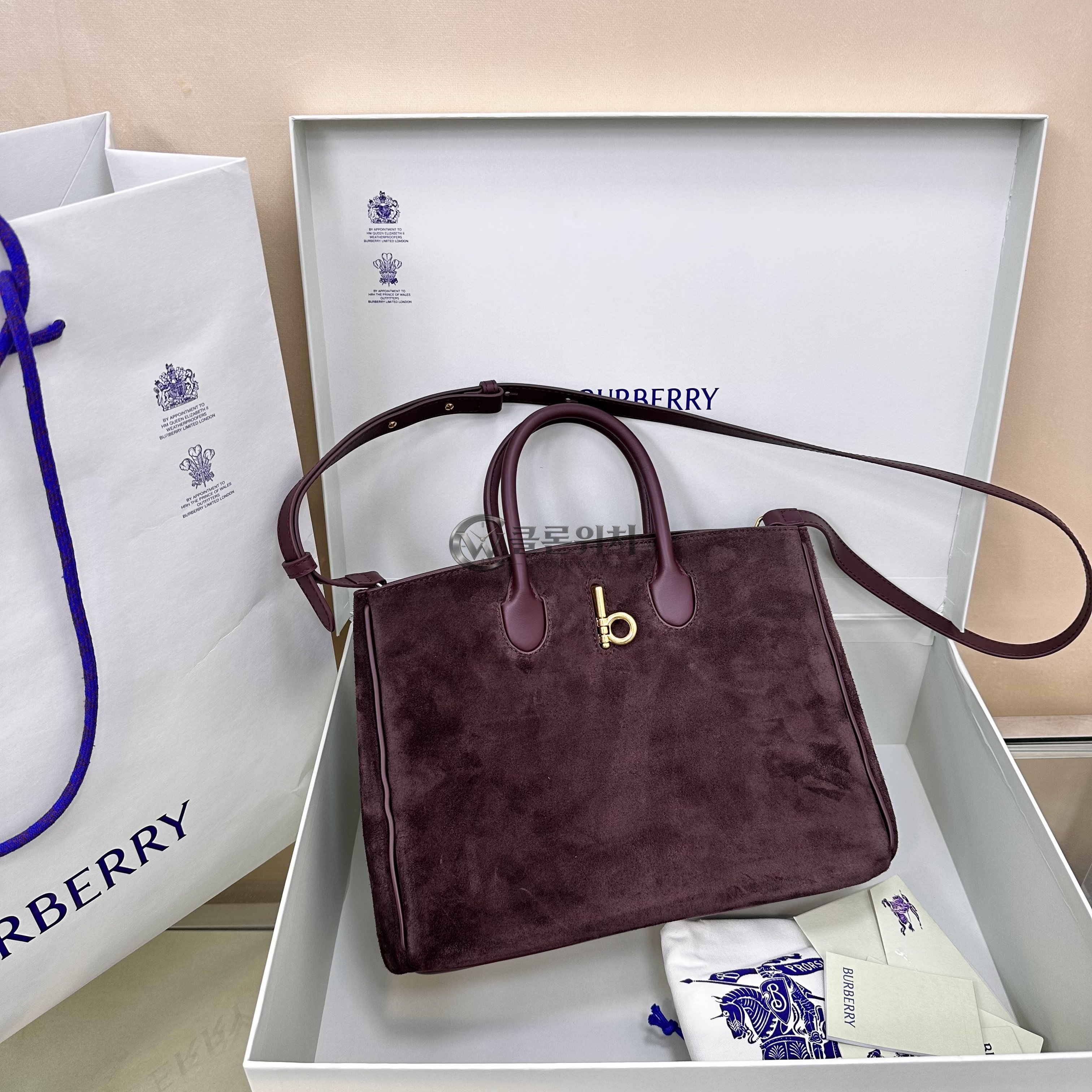 버버리 Burberry Burgundy Suede Tote Bag