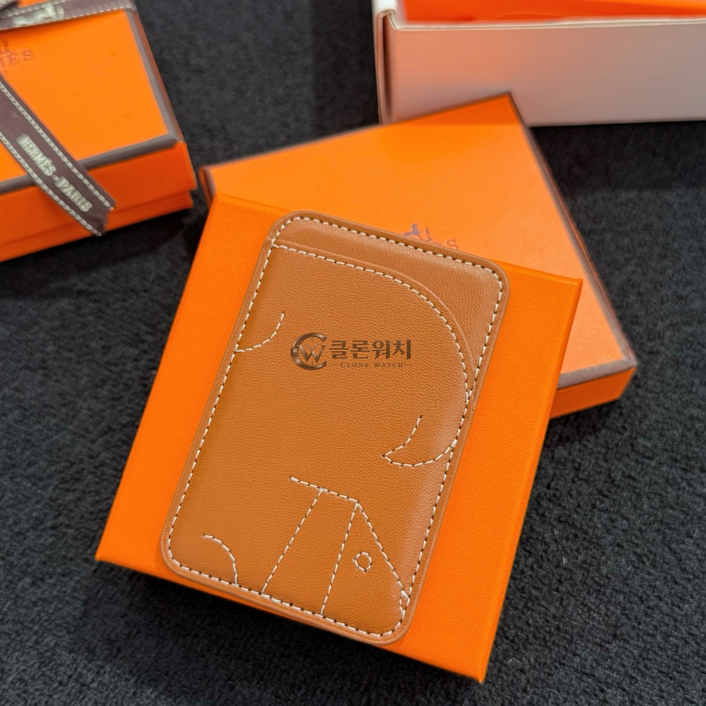 에르메스 Hermes “Horse” MagSafe Card Holder – Gold