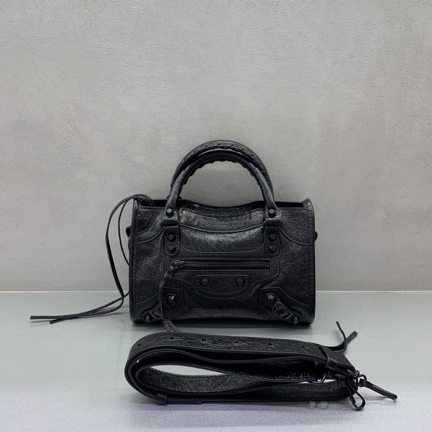발렌시아가 Balenciaga Classic Mini City Bag in Black