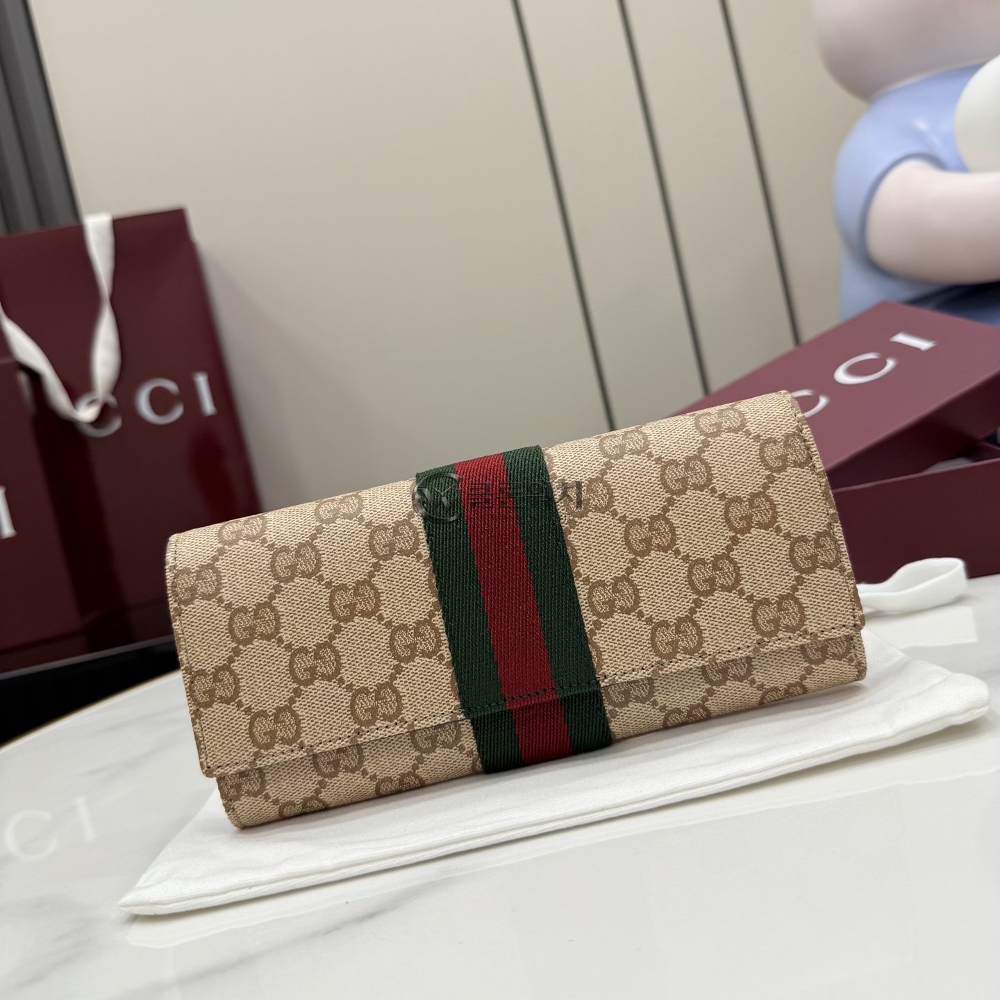 구찌 GUCCI Long Wallet with Web in Sand and Brown GG Canvas