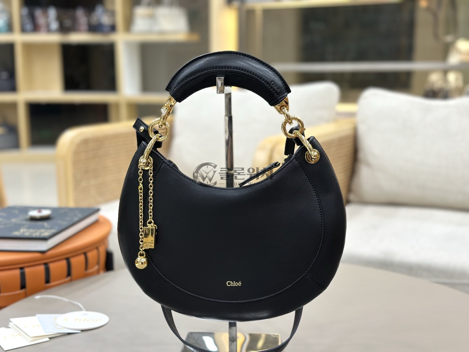 끌로에 Chloé Charms Hobo Bag in Black Leather