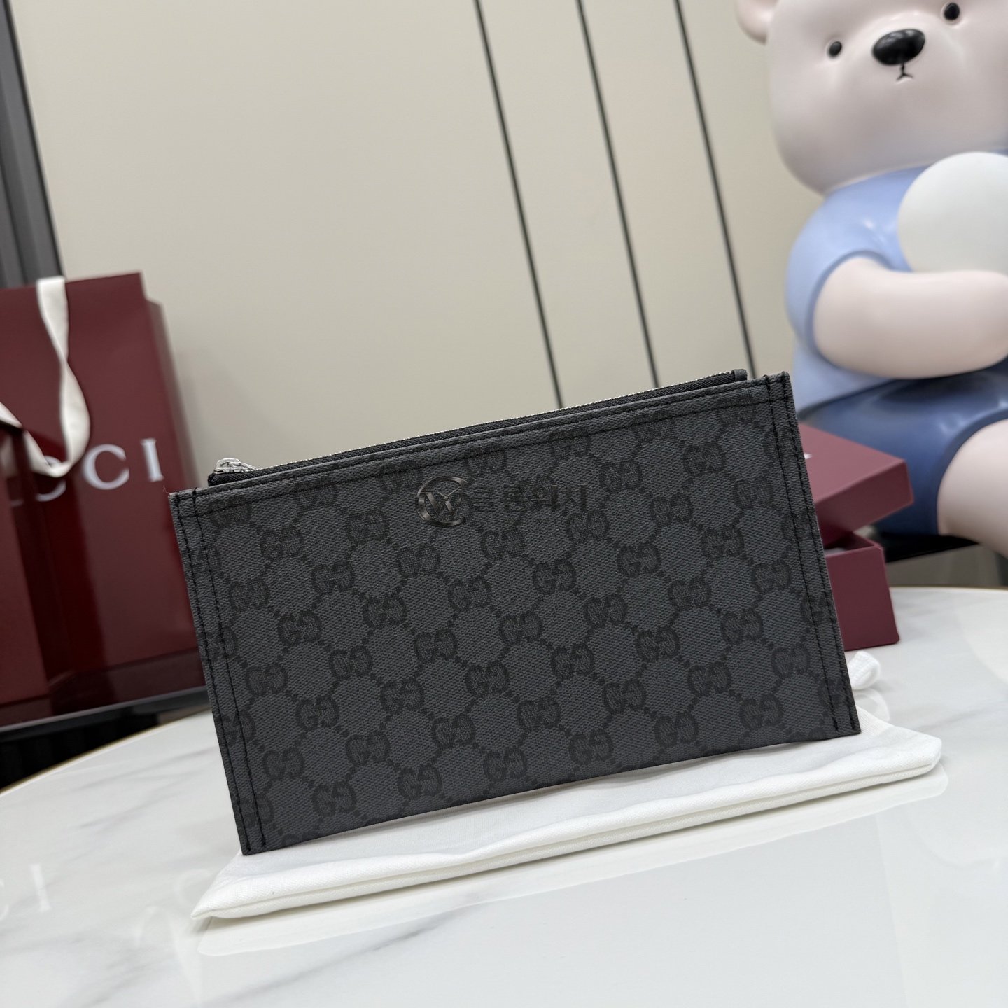 구찌 GUCCI GG Supreme Zip Pouch in Black