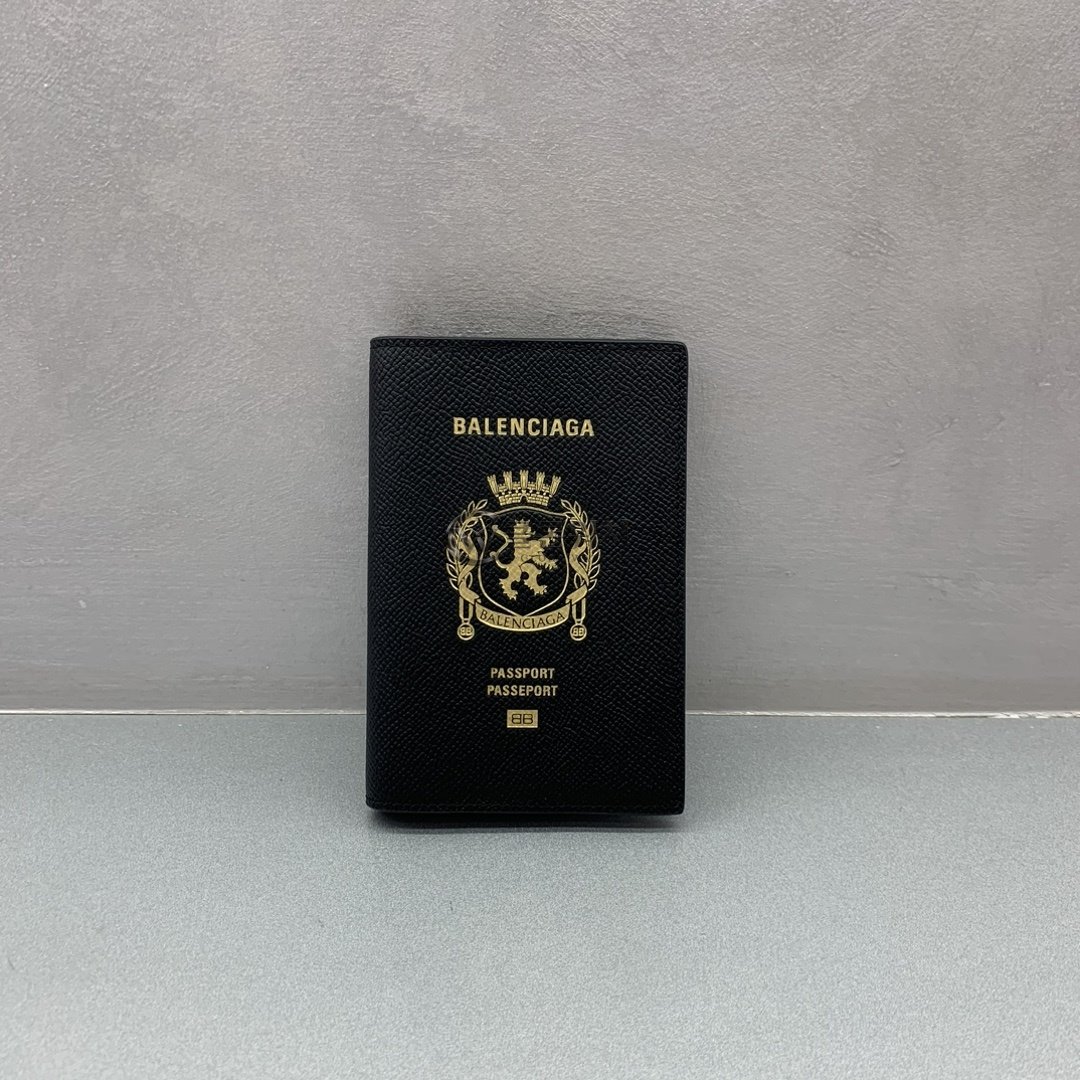 발렌시아가 Balenciaga Passport Holder in Black Grained Leather