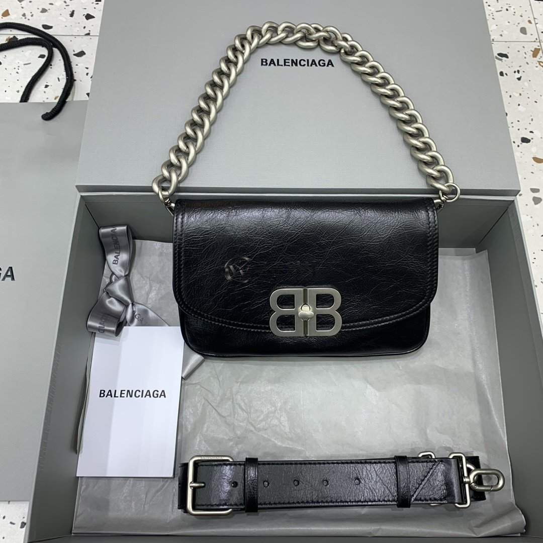발렌시아가 Balenciaga BB Small Flap Bag in Black