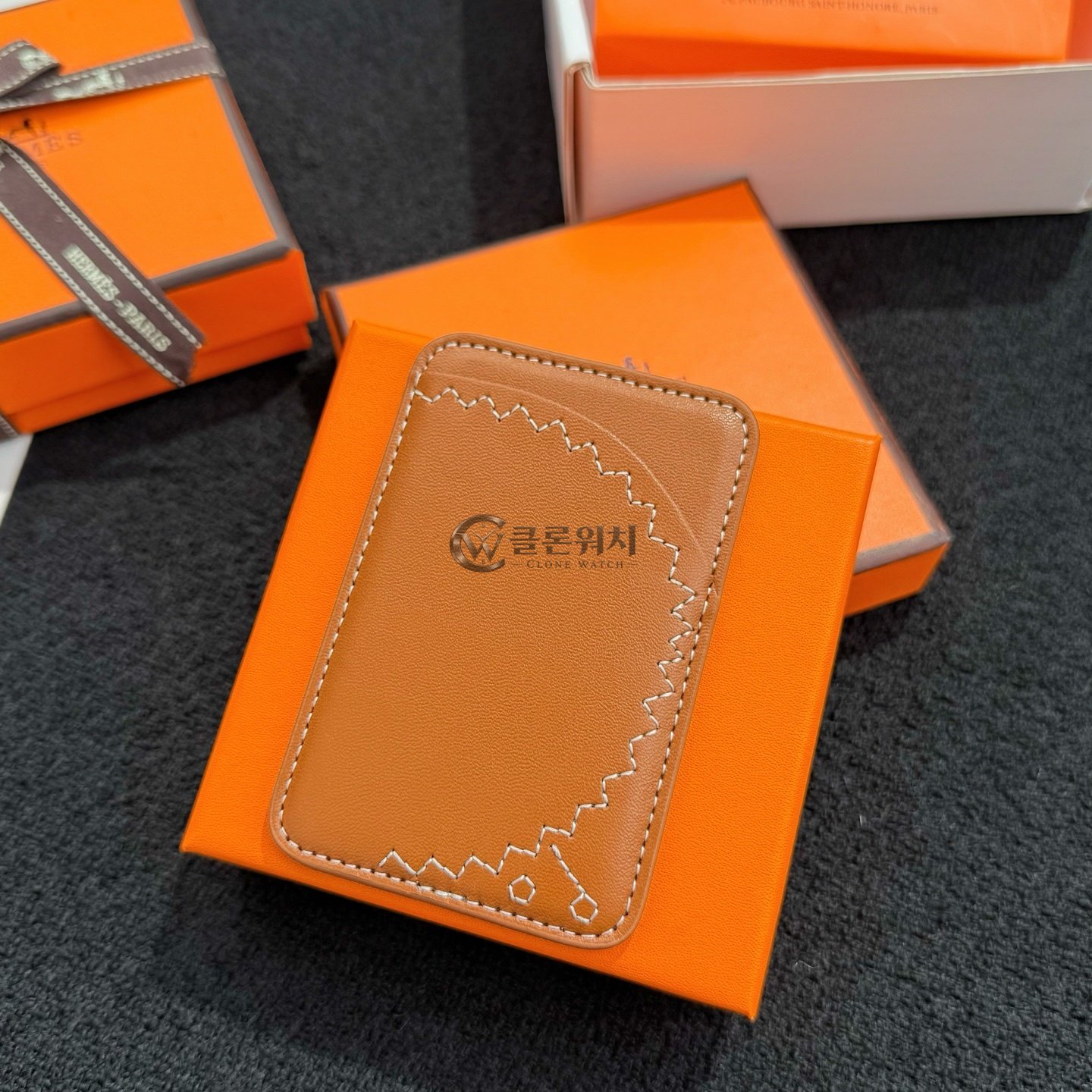 에르메스 Hermès H Sellier Card Holder in Gold