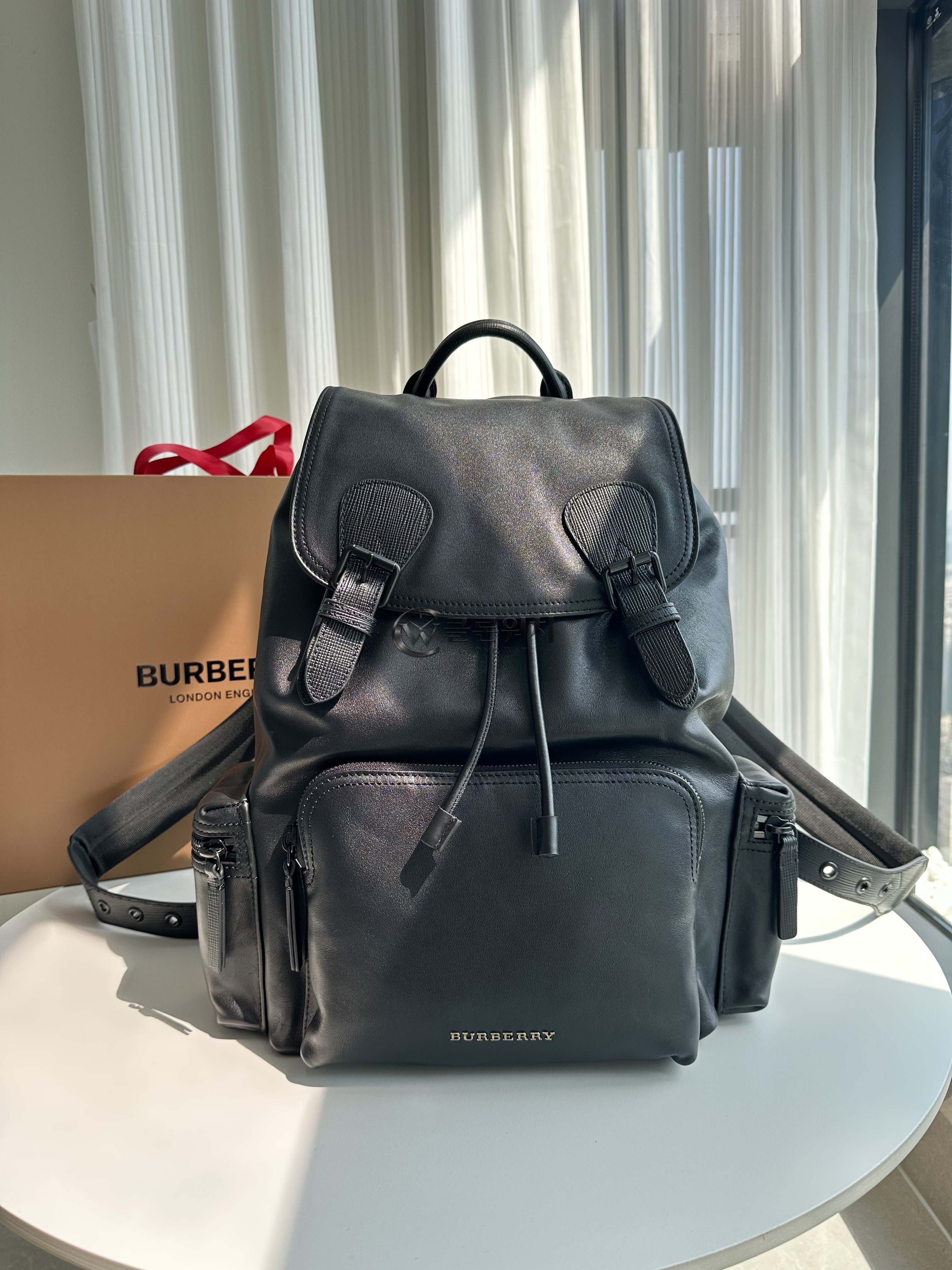 버버리 Burberry Black Leather Drawcord Backpack