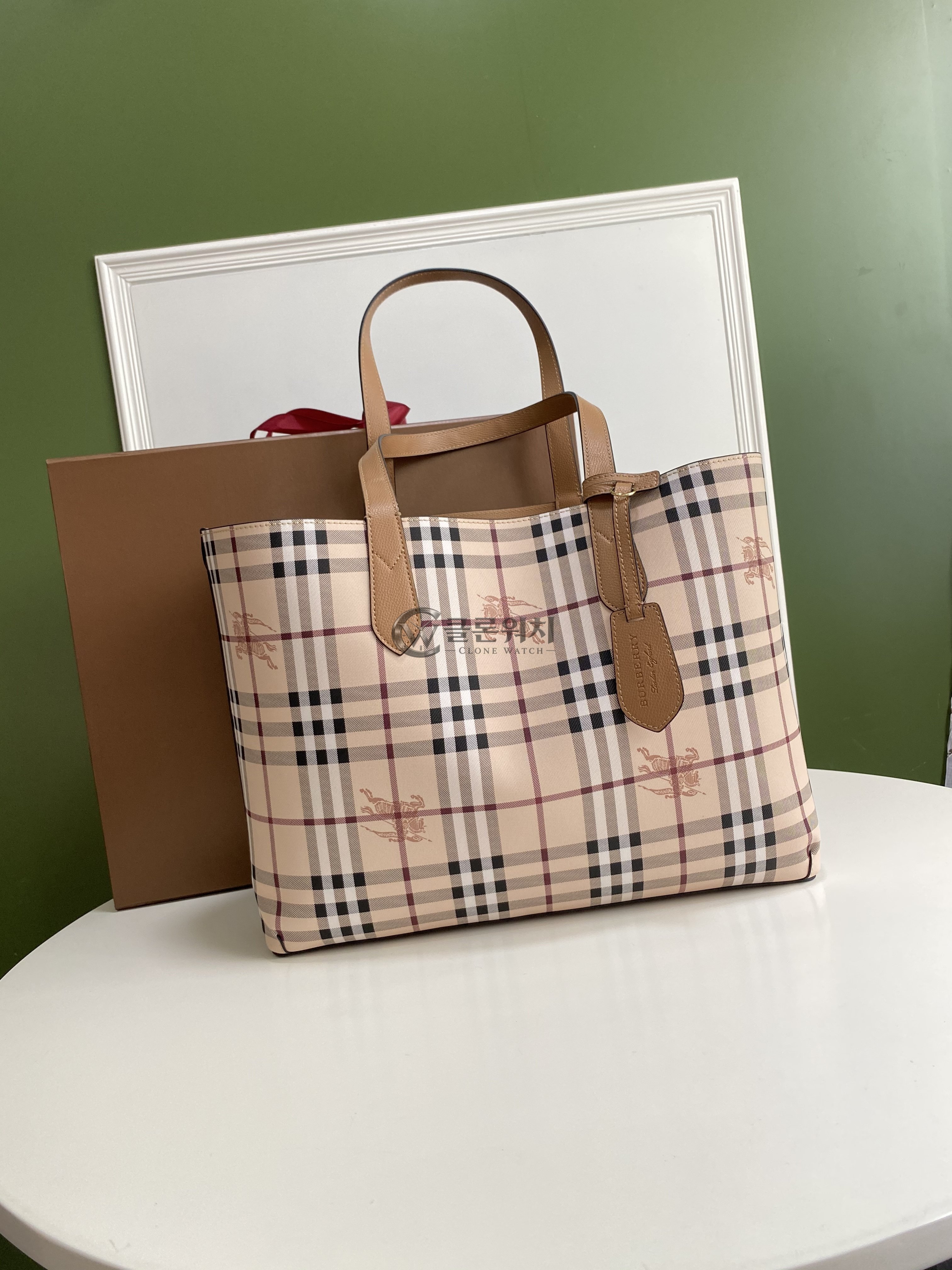 버버리 Burberry Horseferry Check Canvas Tote Beige and tan