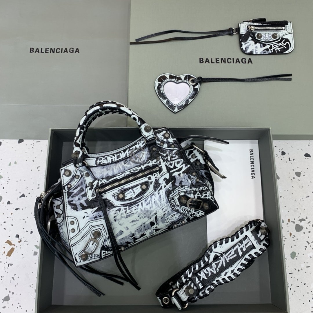 발렌시아가 Balenciaga Graffiti City Small Bag in Black and White