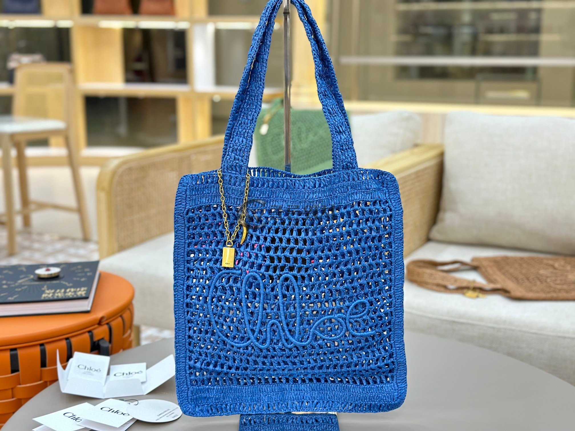 끌로에 Chloé Summer Banana Crochet Raffia Tote Bag in Blue
